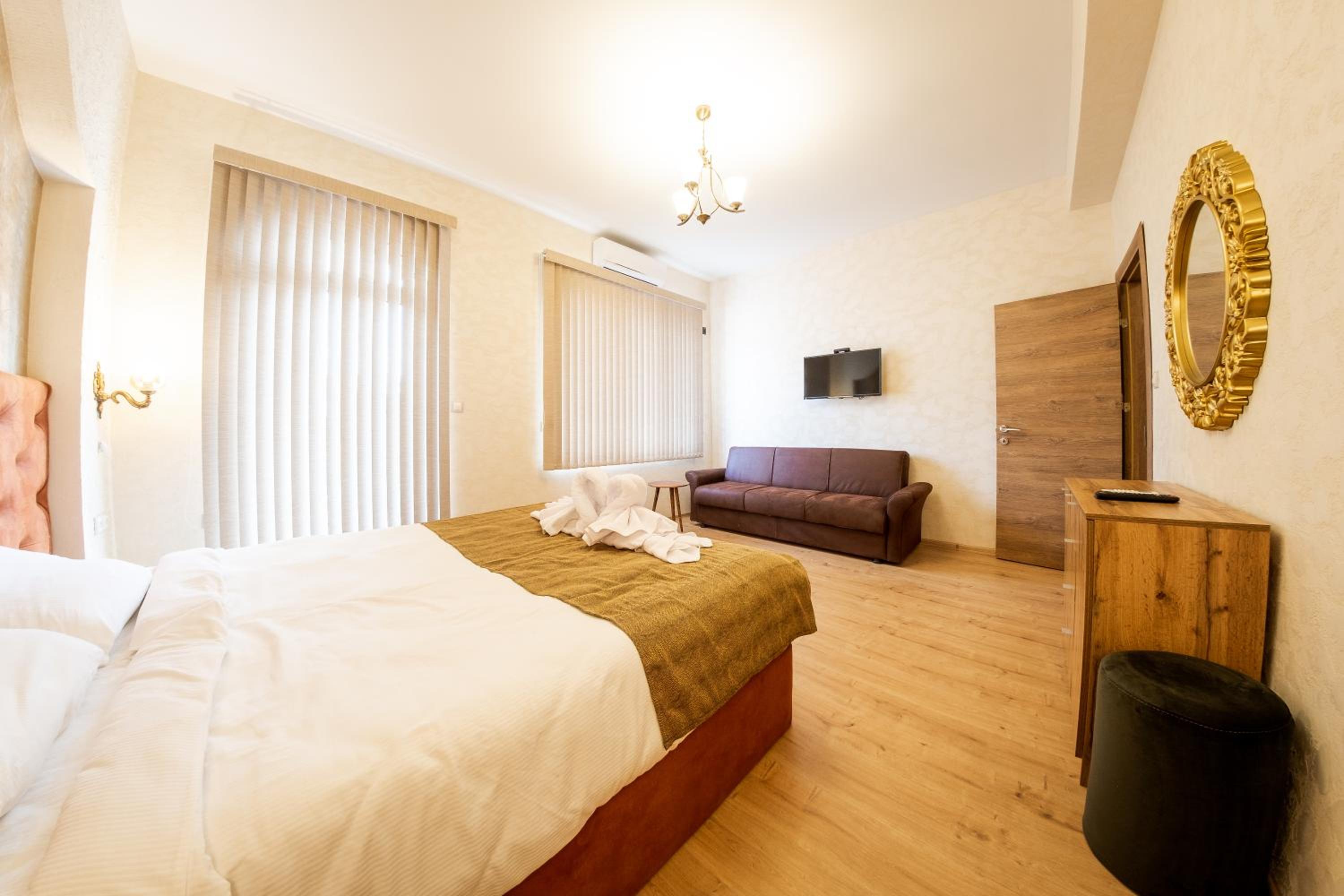 Sofia Crown Life Apartment