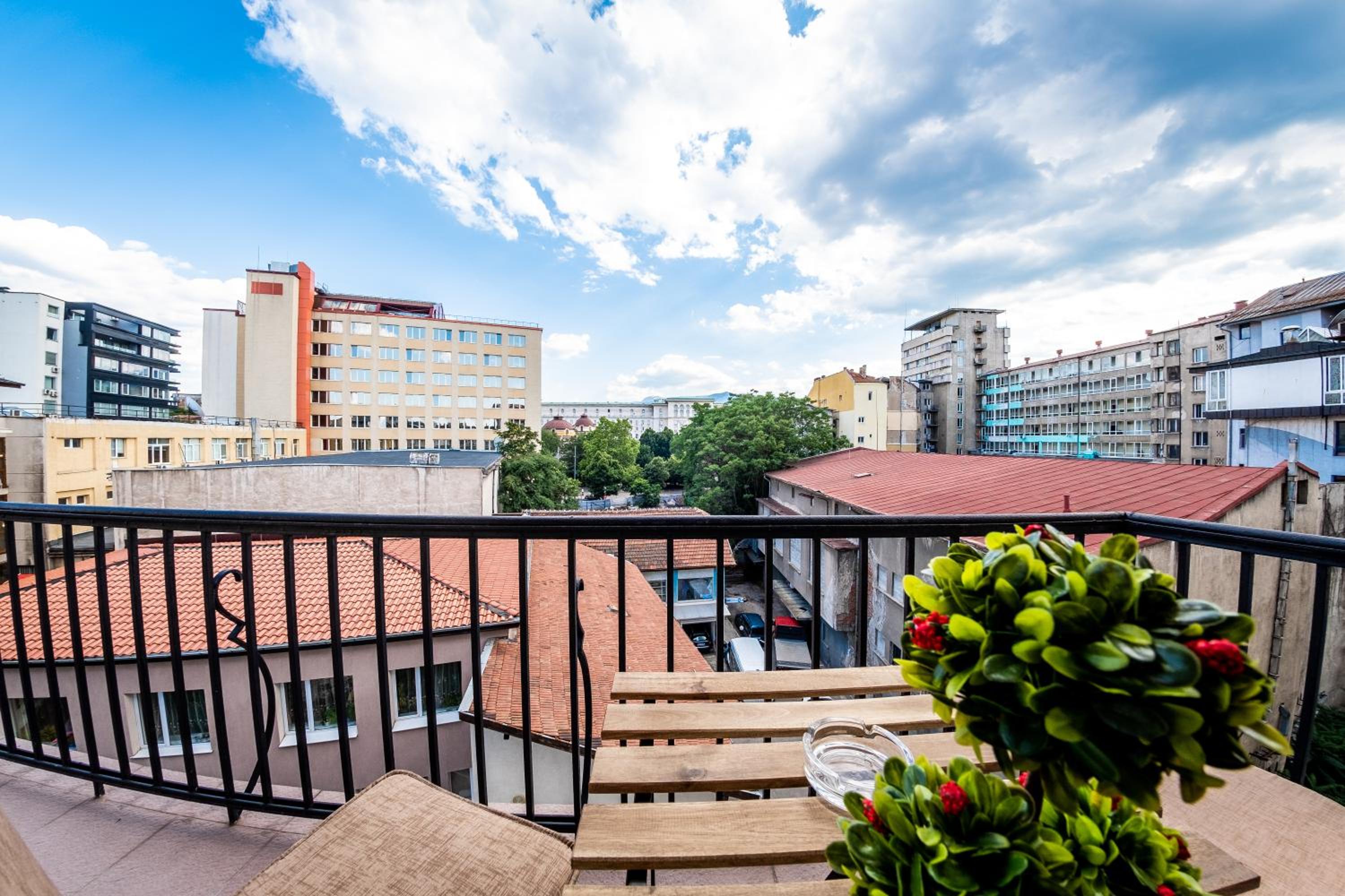 Sofia Crown Life Apartment