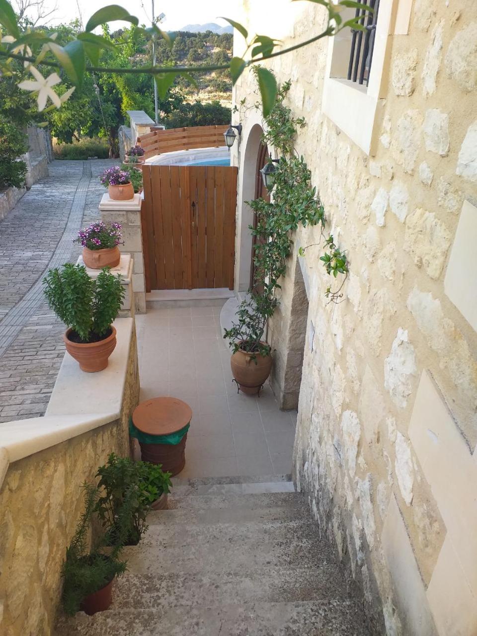 Villa Kaladare - Private Pool & Quiet Relaxing Stay