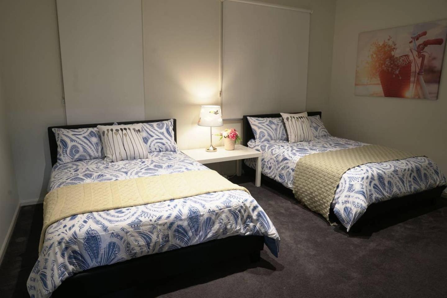 Luxury 9 BRM house in Melbourne view 5