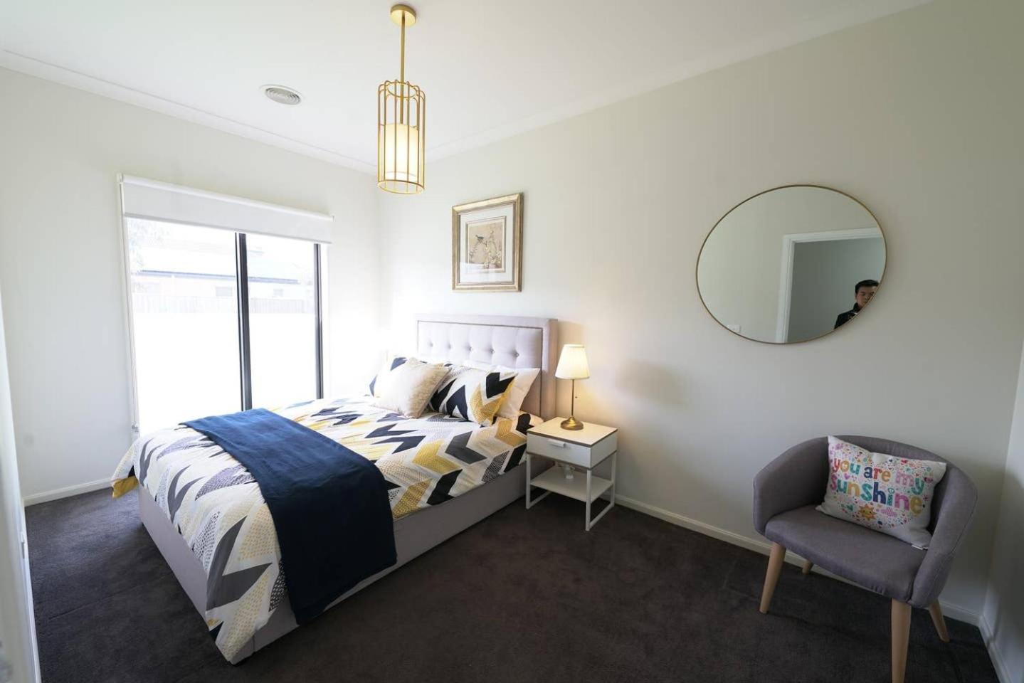 Luxury 9 BRM house in Melbourne view 2