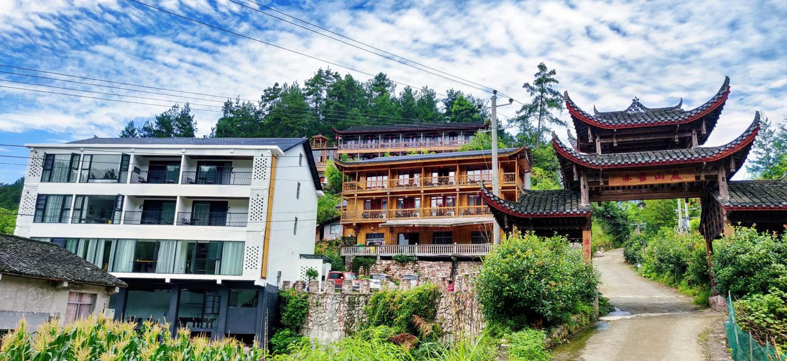 Whispering Mountains Boutique Hotel