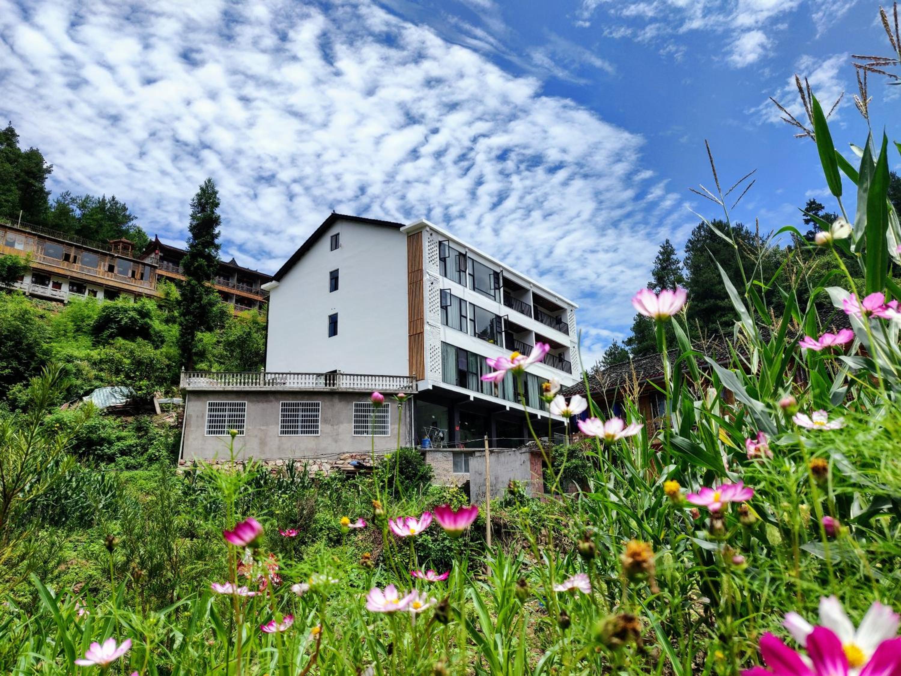 Whispering Mountains Boutique Hotel