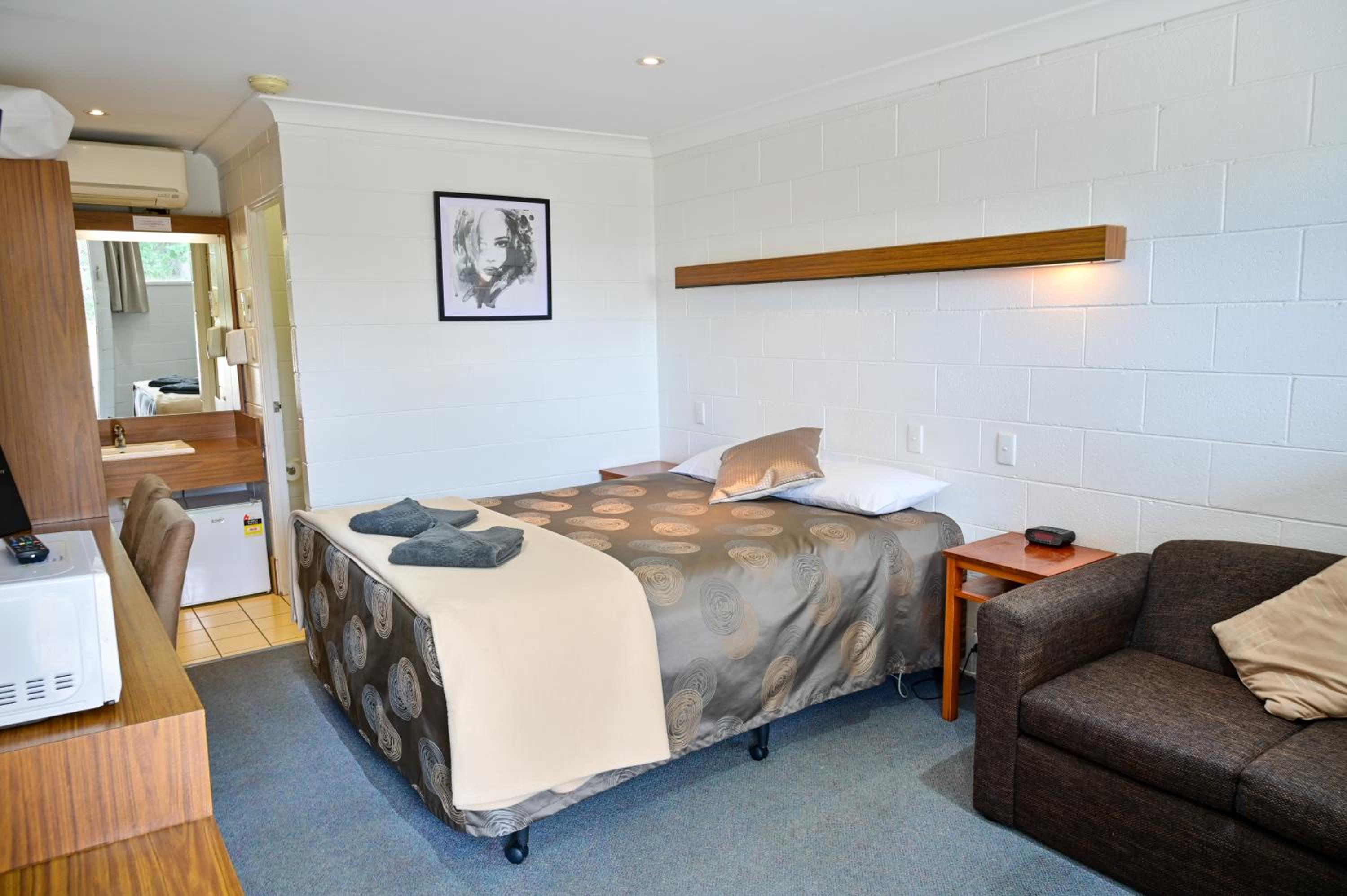 Byer Fountain Motor Inn