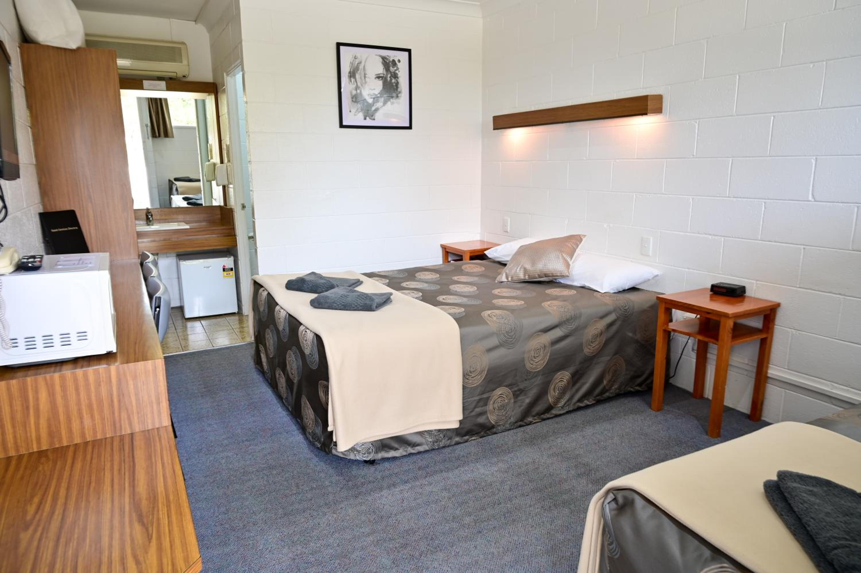 Byer Fountain Motor Inn