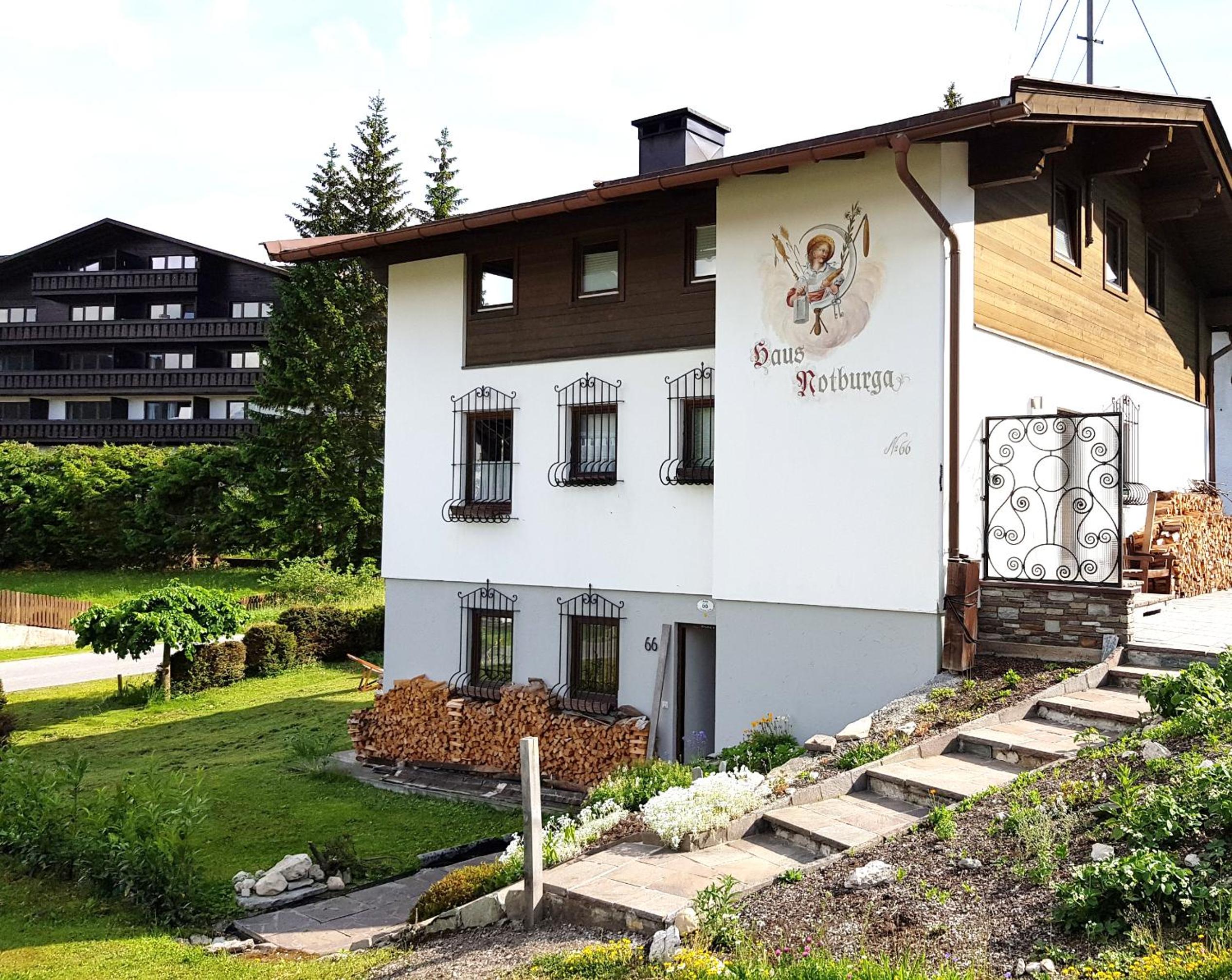 Family Friendly Chalet - Central with Beautiful Mountain Views