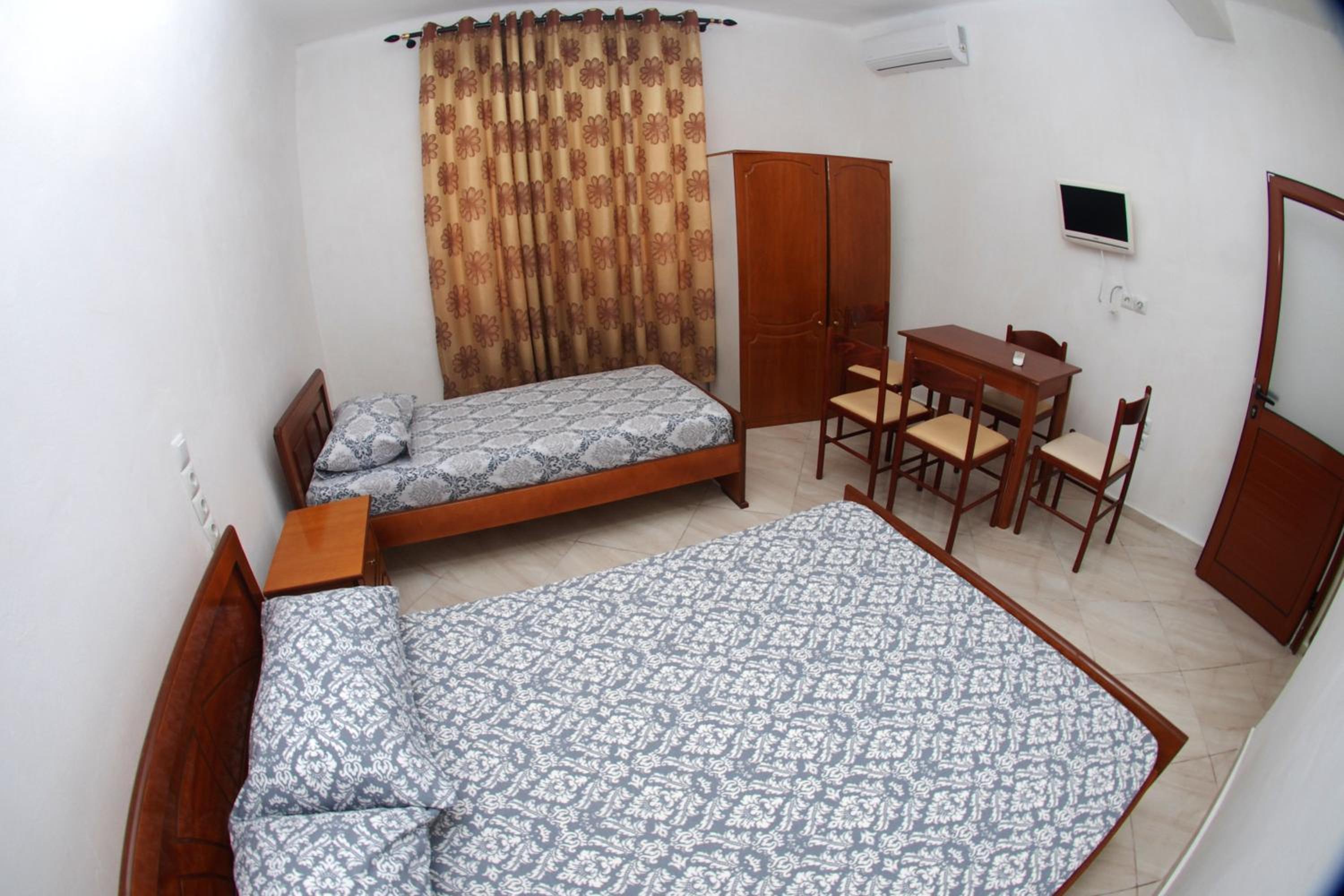 Isufi Guest Houses
