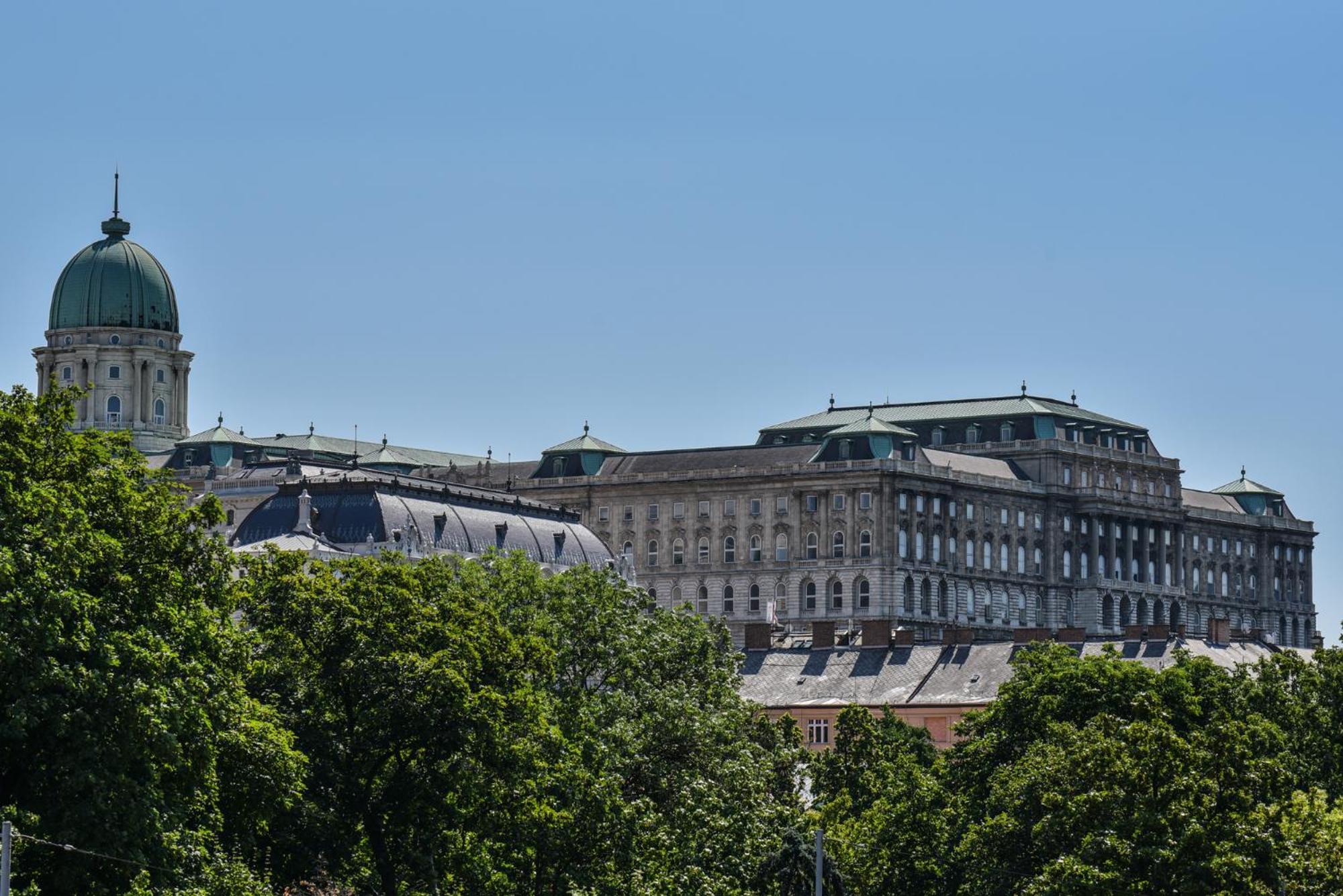 Castle Apartment With Panoramic Balcony
