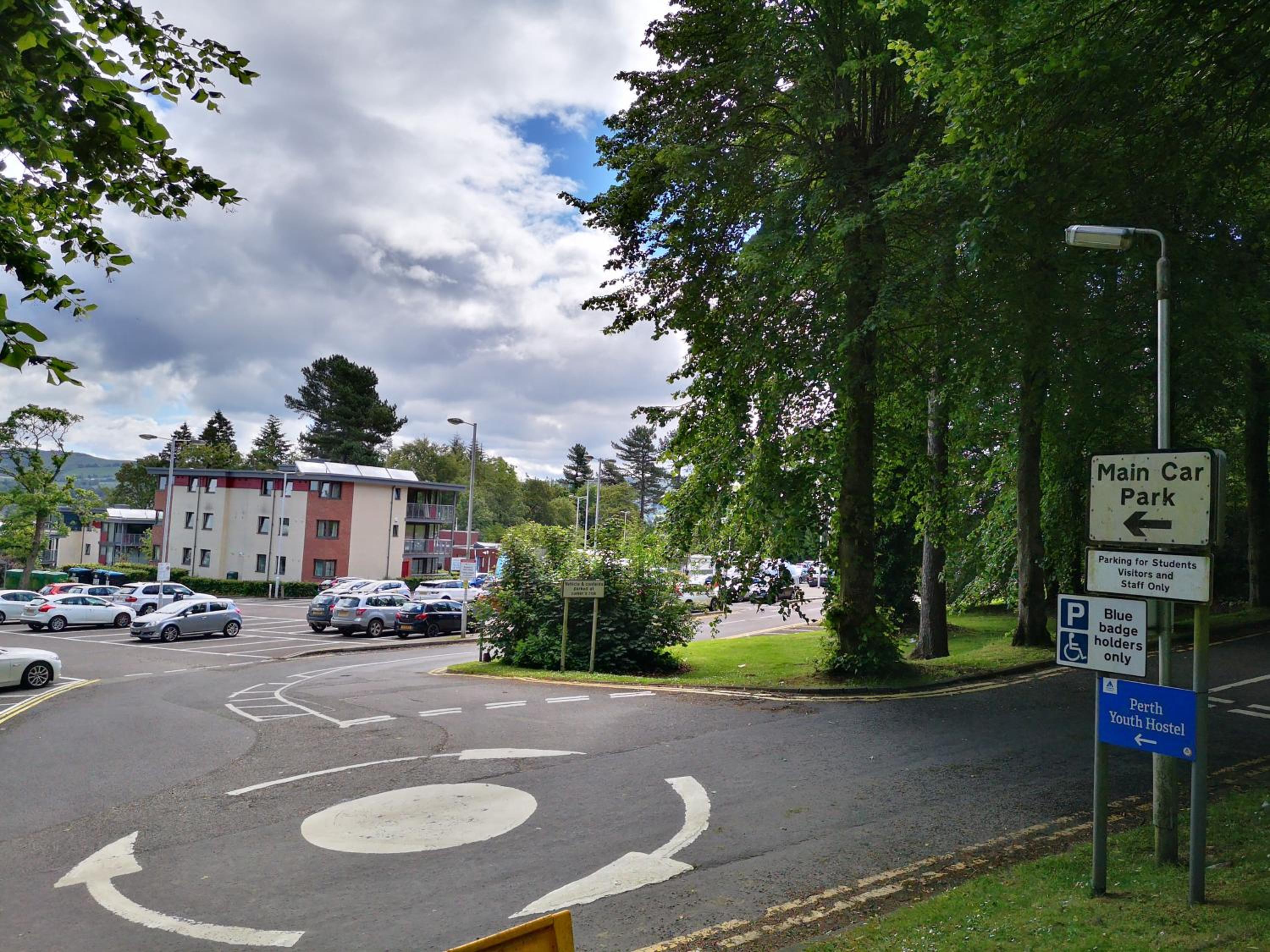 Perth Youth Hostel and Apartments