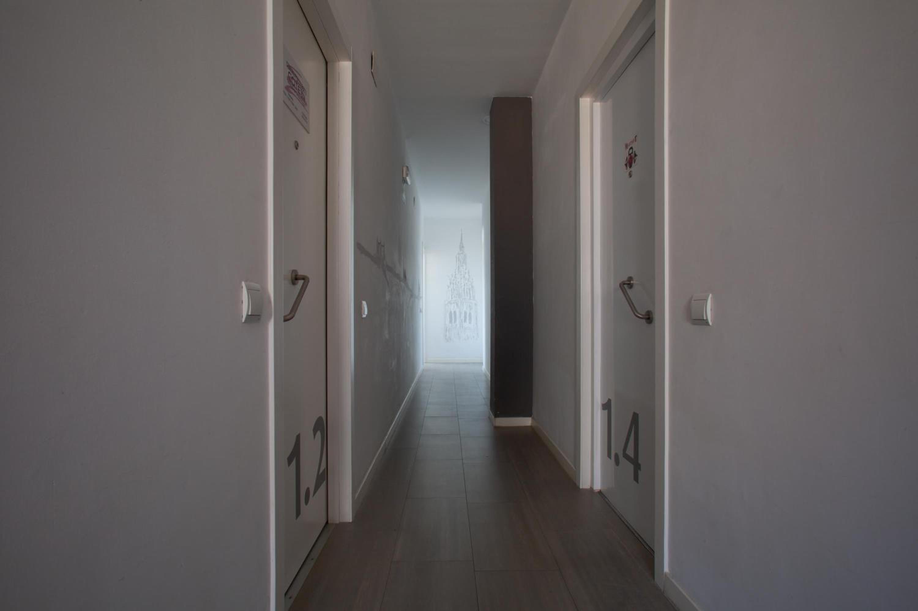 TOLETUM low cost LOFTS diáfanos o 2dormitorios PARKING Municipal Gratis al aire libre a 100m