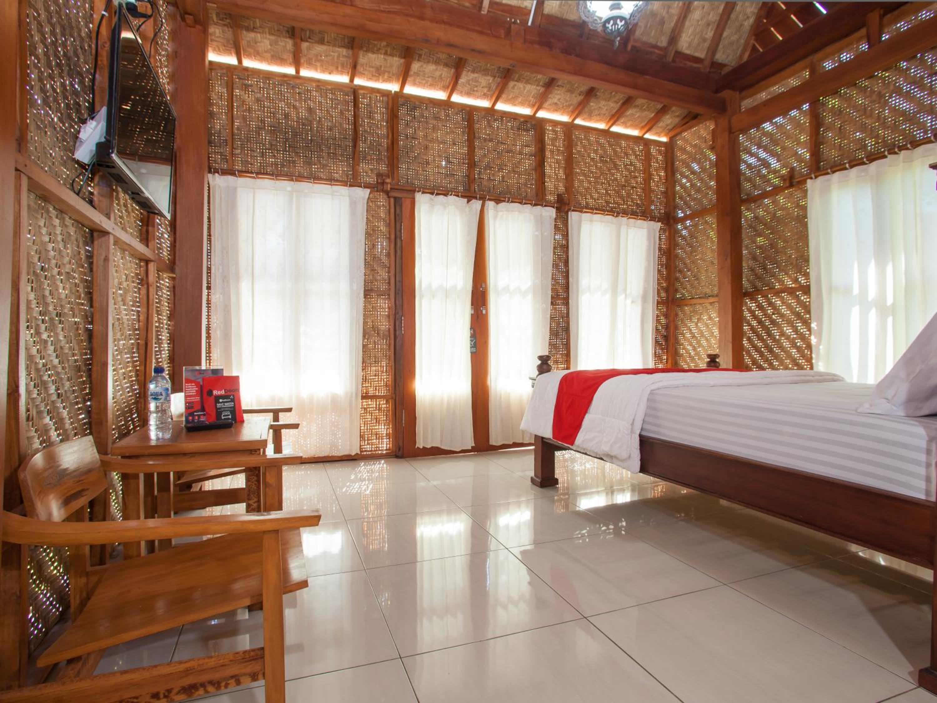RedDoorz near Banyuwangi Kota Train Station view 3