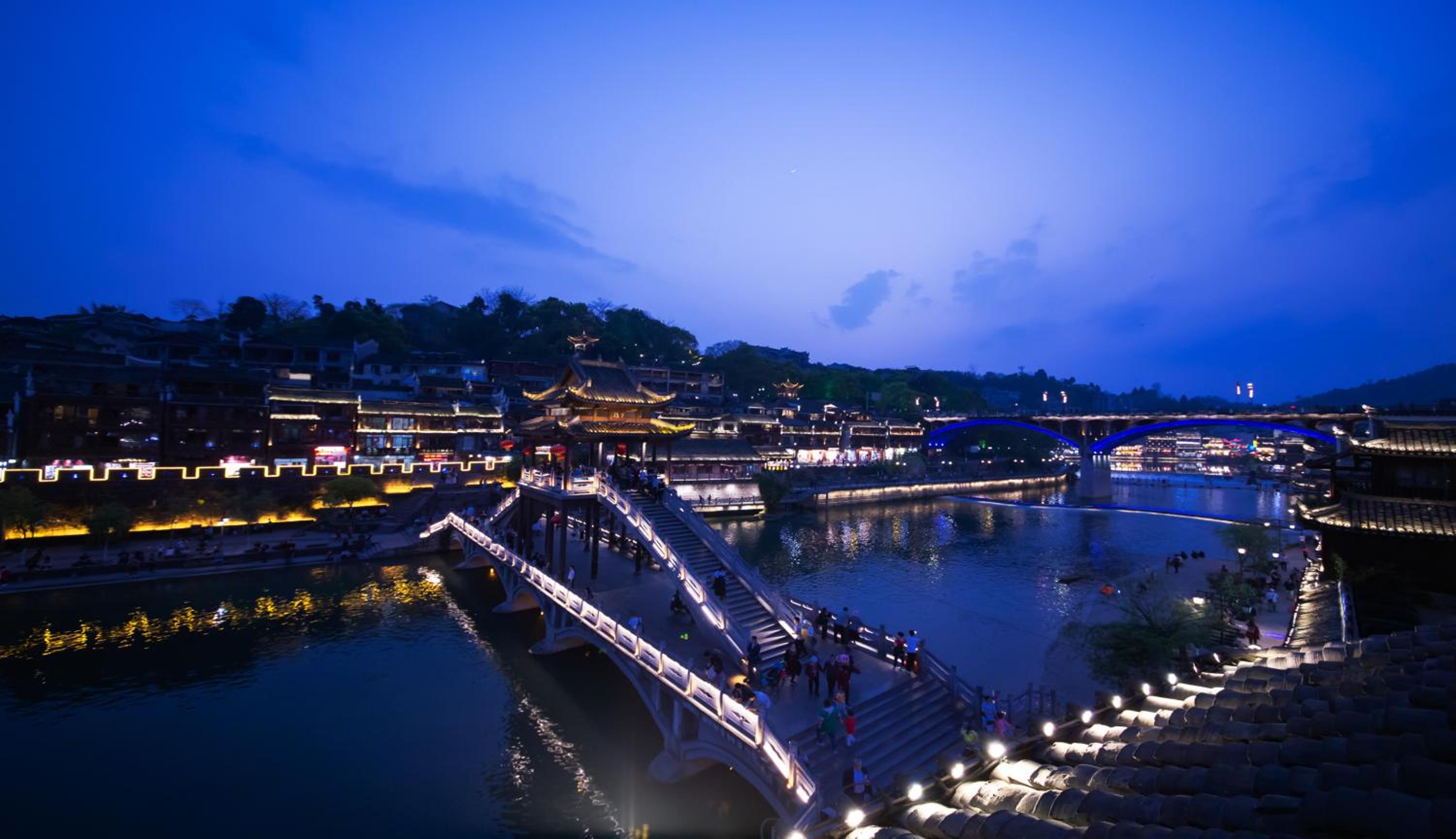 Fenghuang Slowly Time Inn