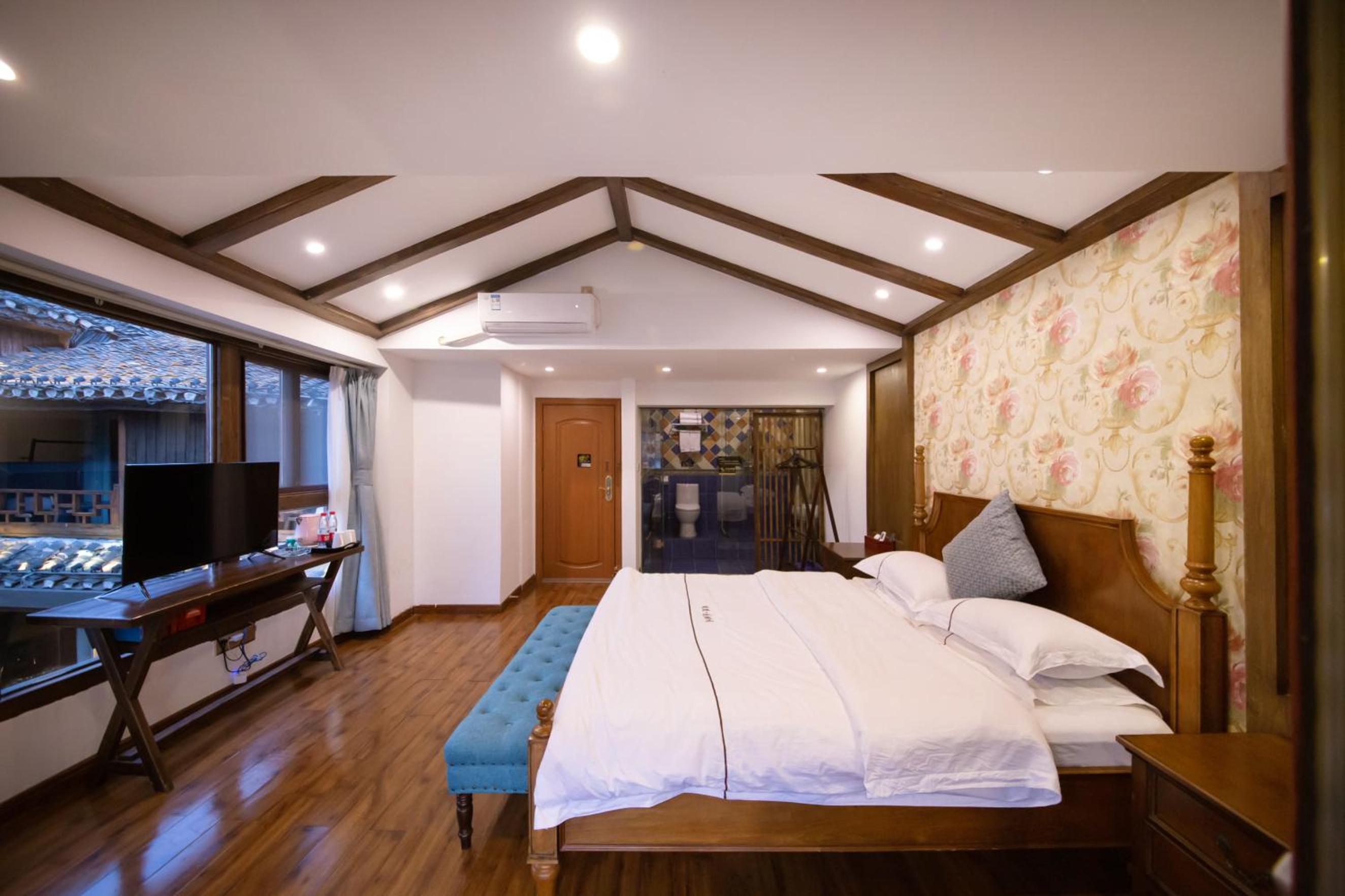 Fenghuang Slowly Time Inn