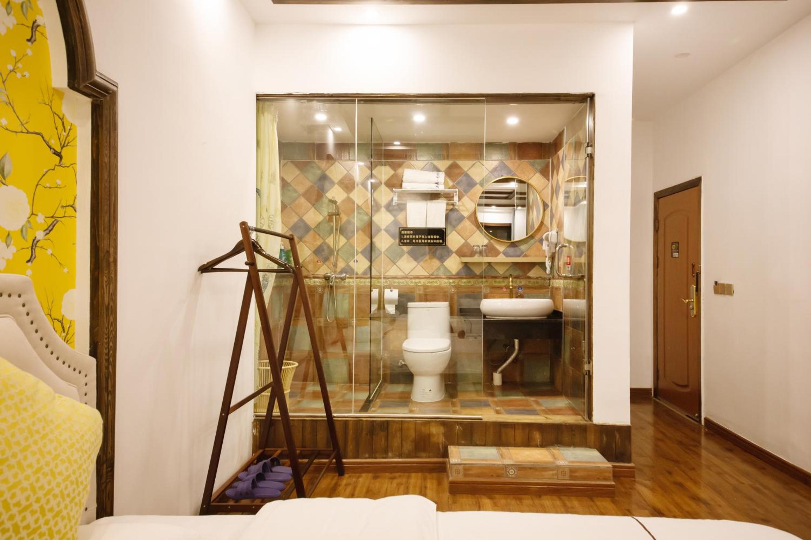 Fenghuang Slowly Time Inn