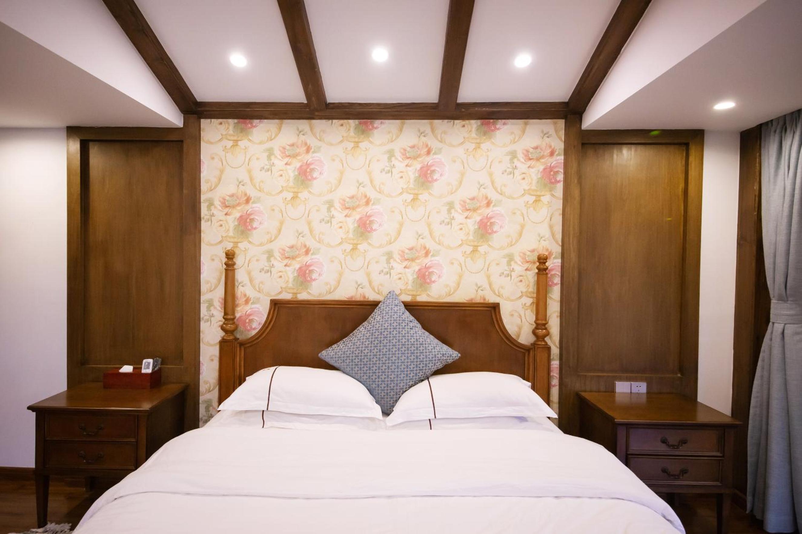 Fenghuang Slowly Time Inn