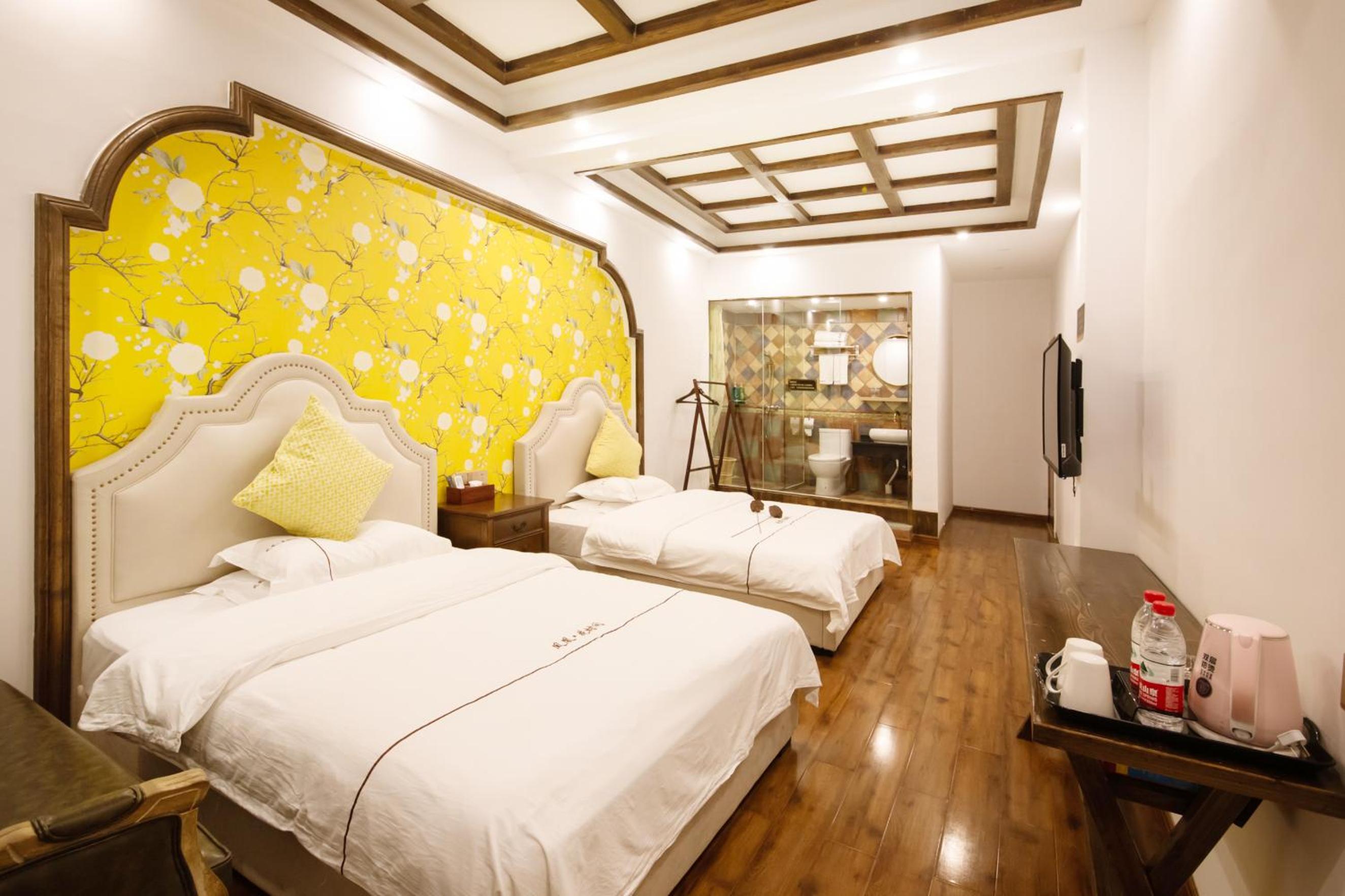 Fenghuang Slowly Time Inn