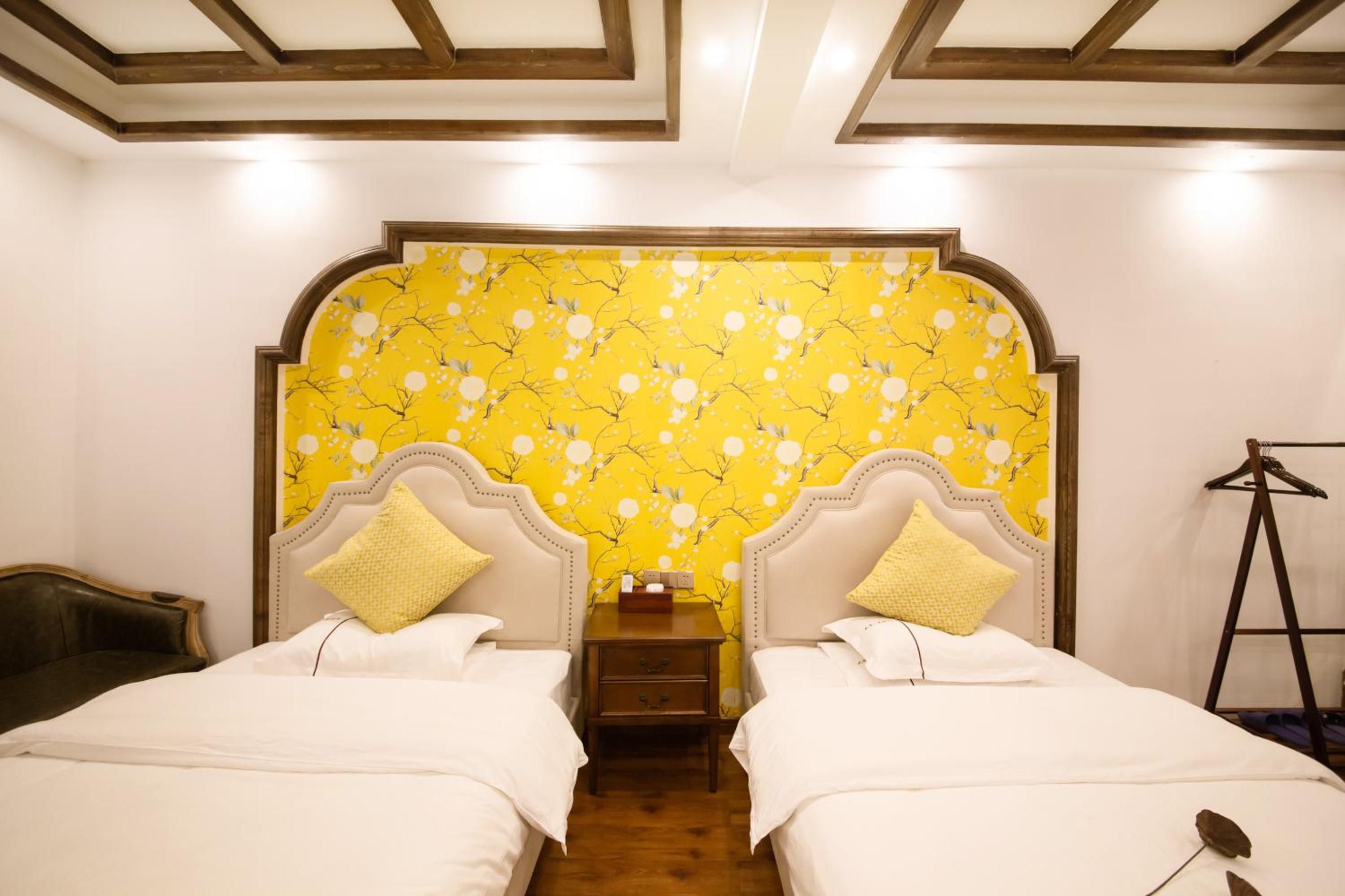Fenghuang Slowly Time Inn