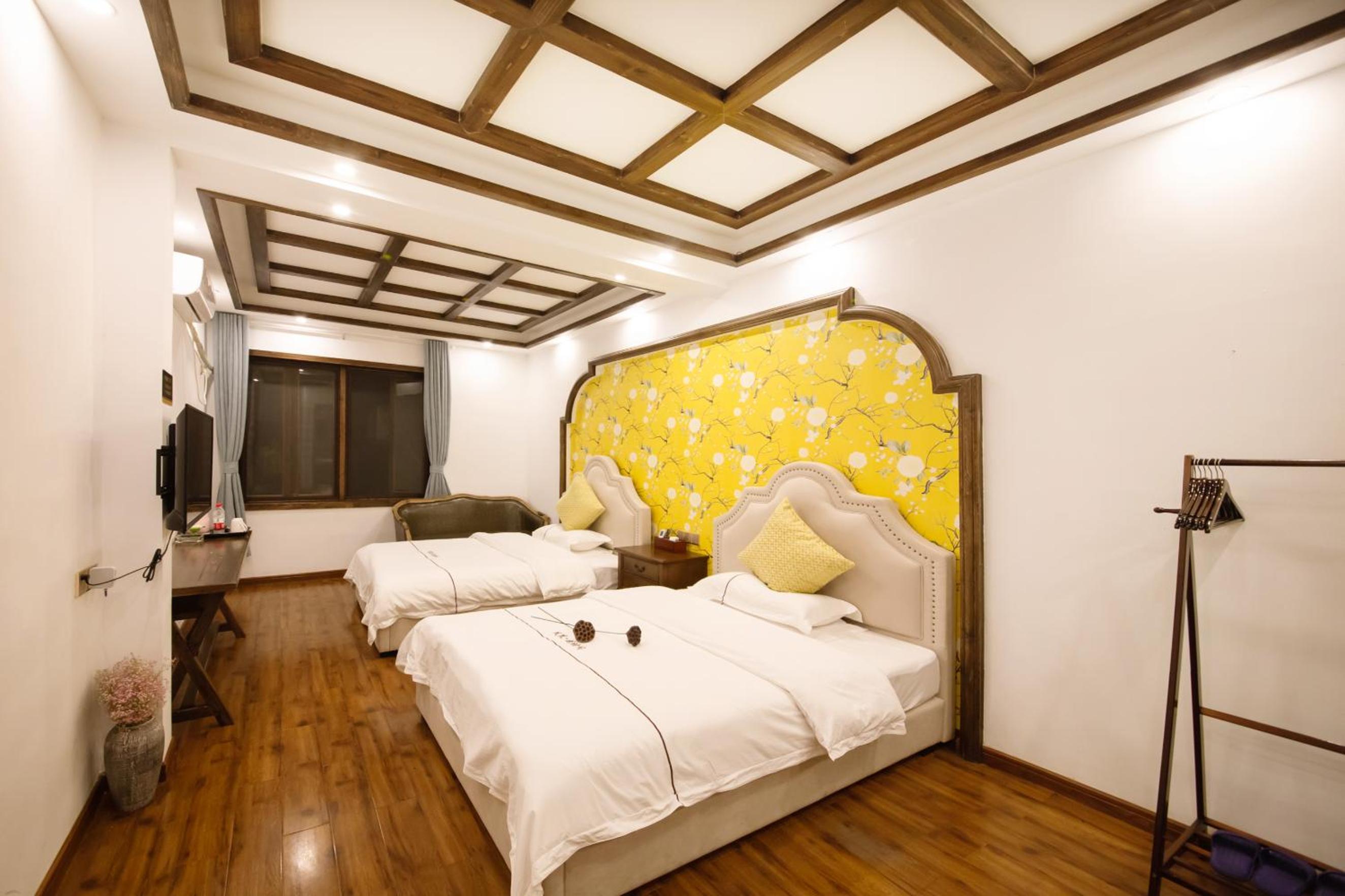 Fenghuang Slowly Time Inn