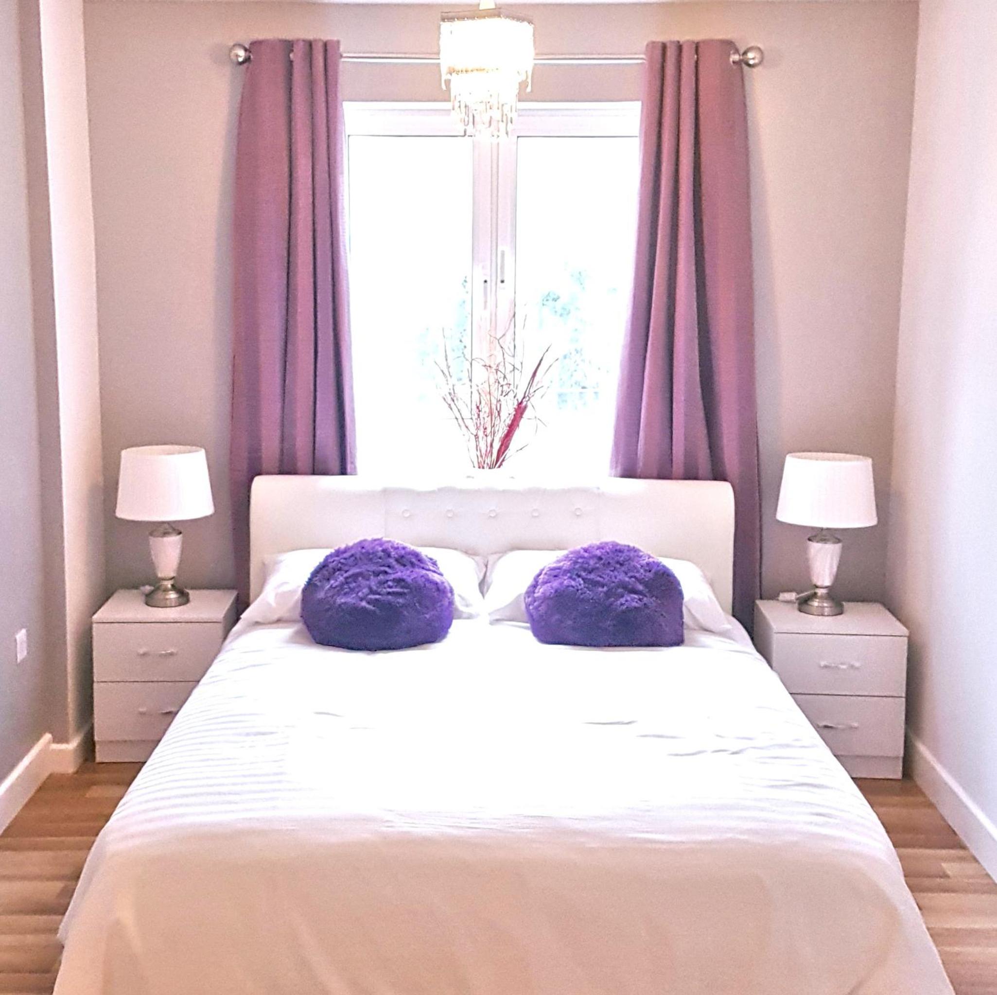 3 Bed Luxury Town Center Apartment with 50 inch 4K TV (Netflix & NowTV Ent. Pass) view 2