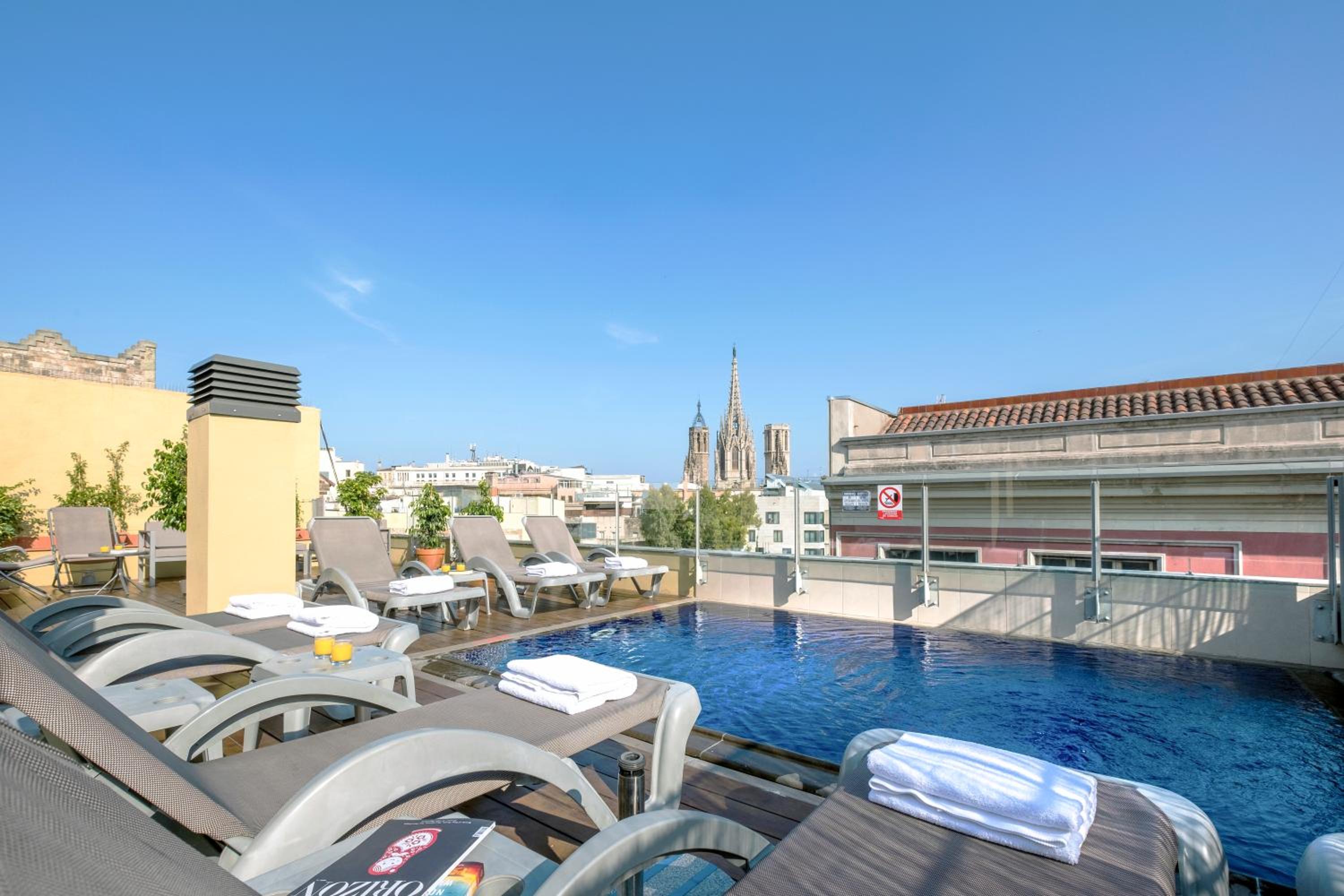Aspasios Catedral Apartments