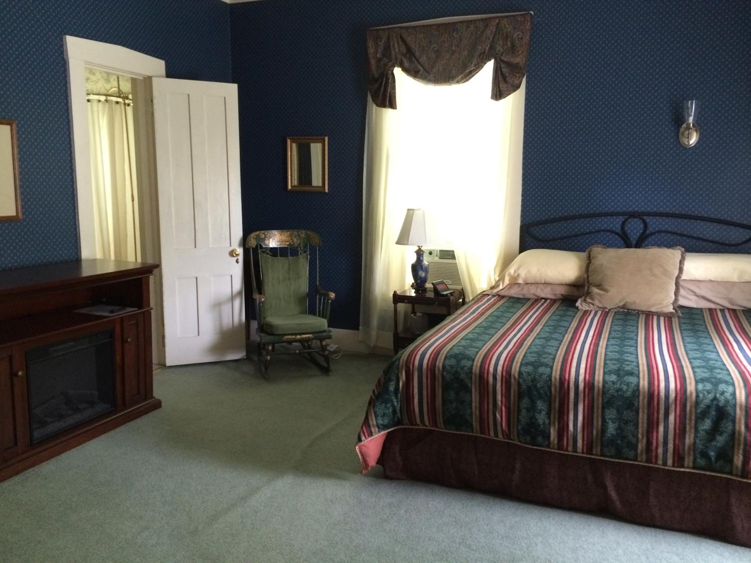 Rutland Vacations - Antique Mansion B  B - Property Image 31