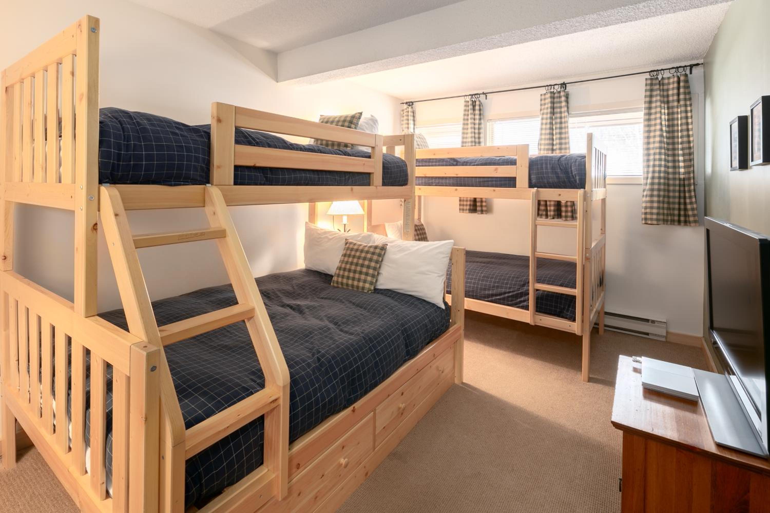 Panorama Mountain Resort - Horsethief Lodge with Fairmont Creek