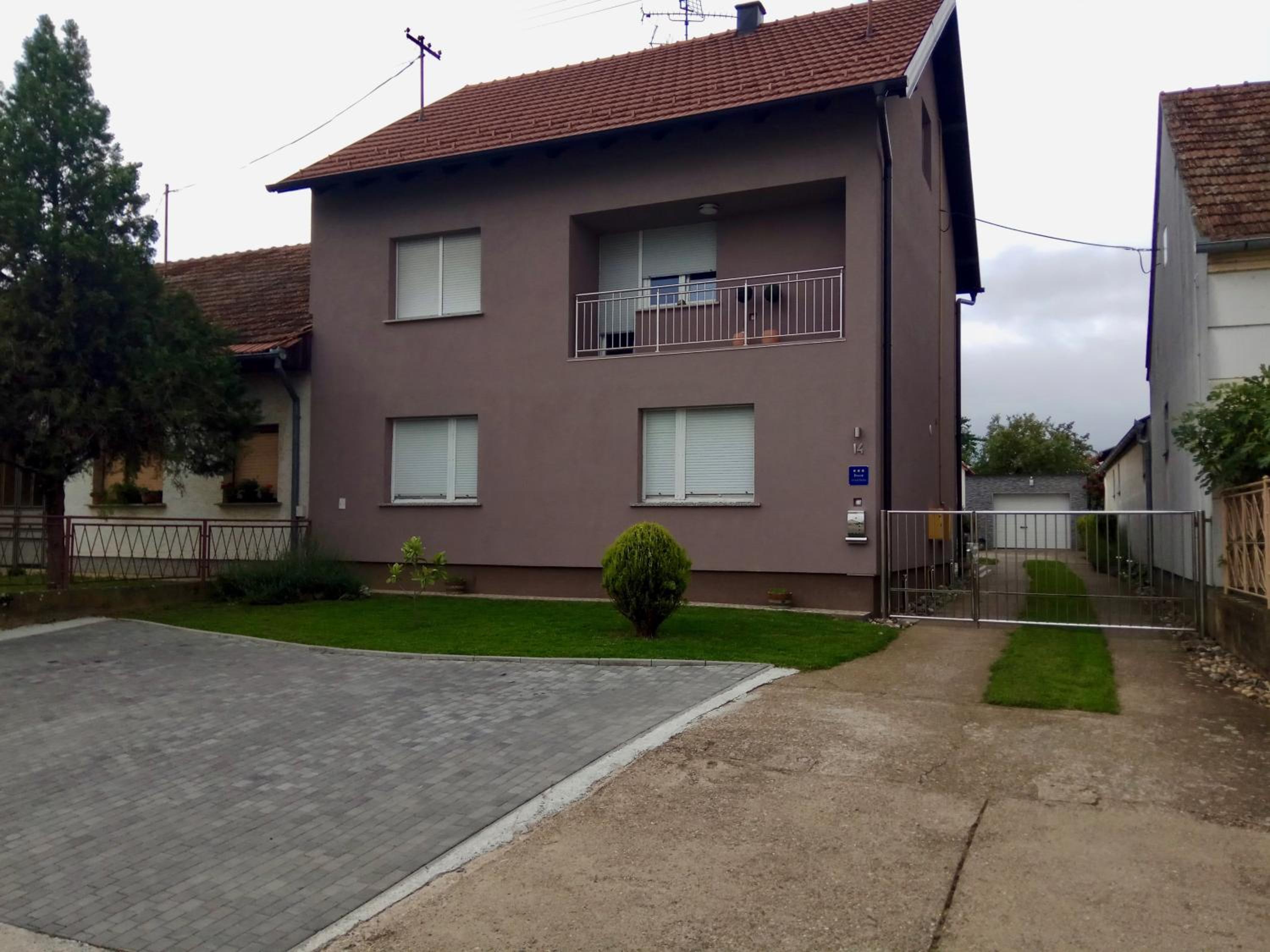 Hotel Apartman Lovrić Đakovo - Image 1