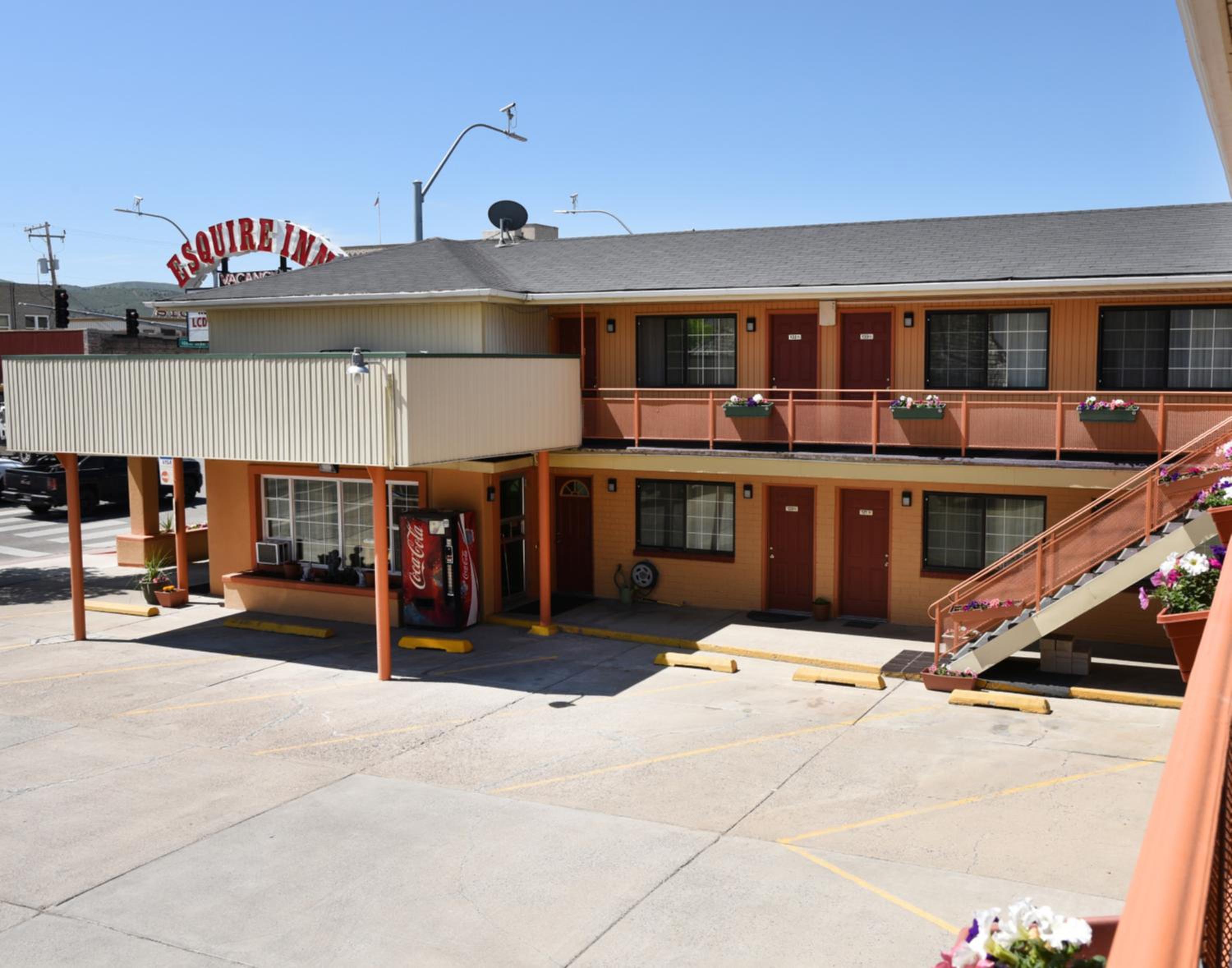 Esquire Inn