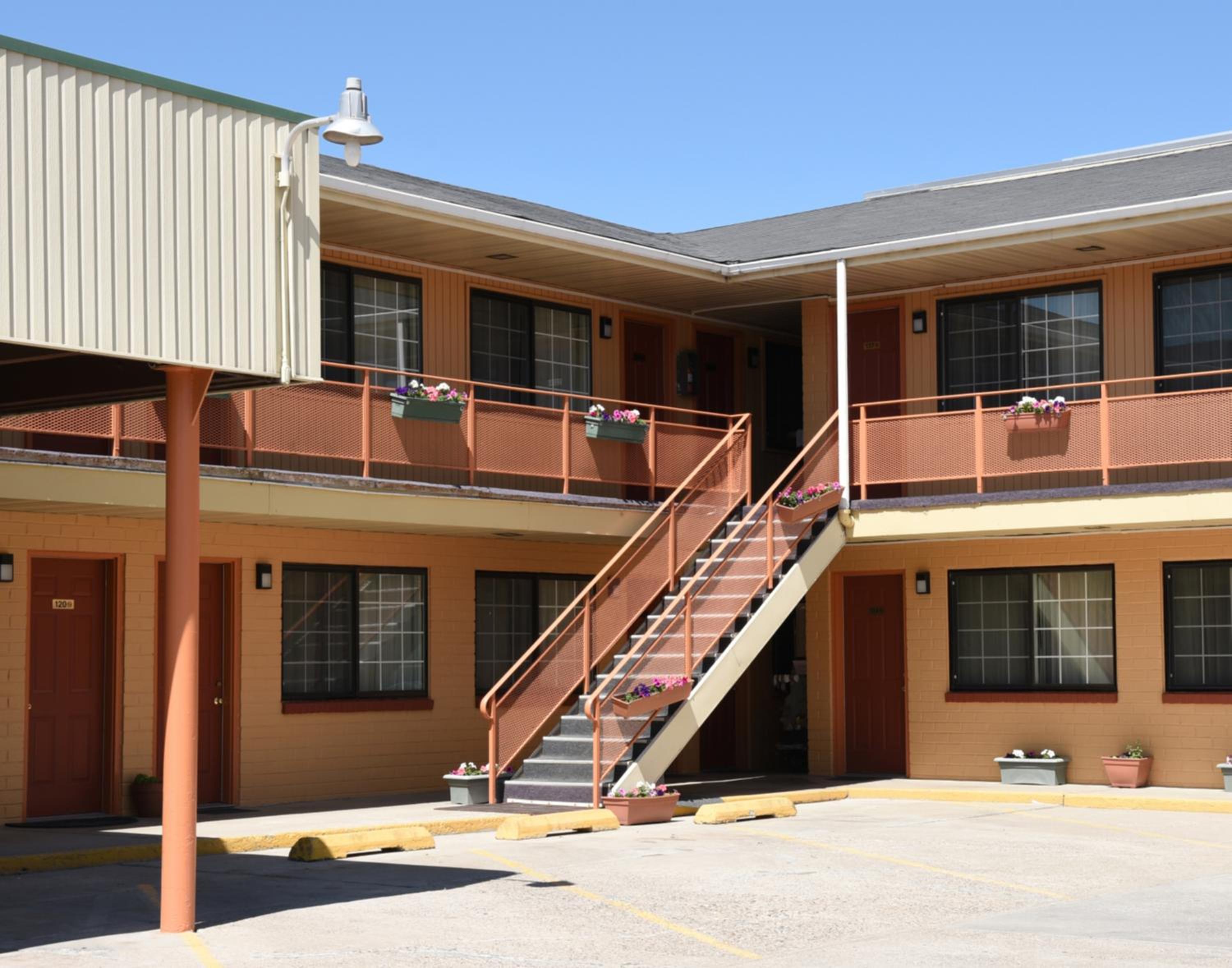 Elko Vacations - Esquire Inn - Property Image 5