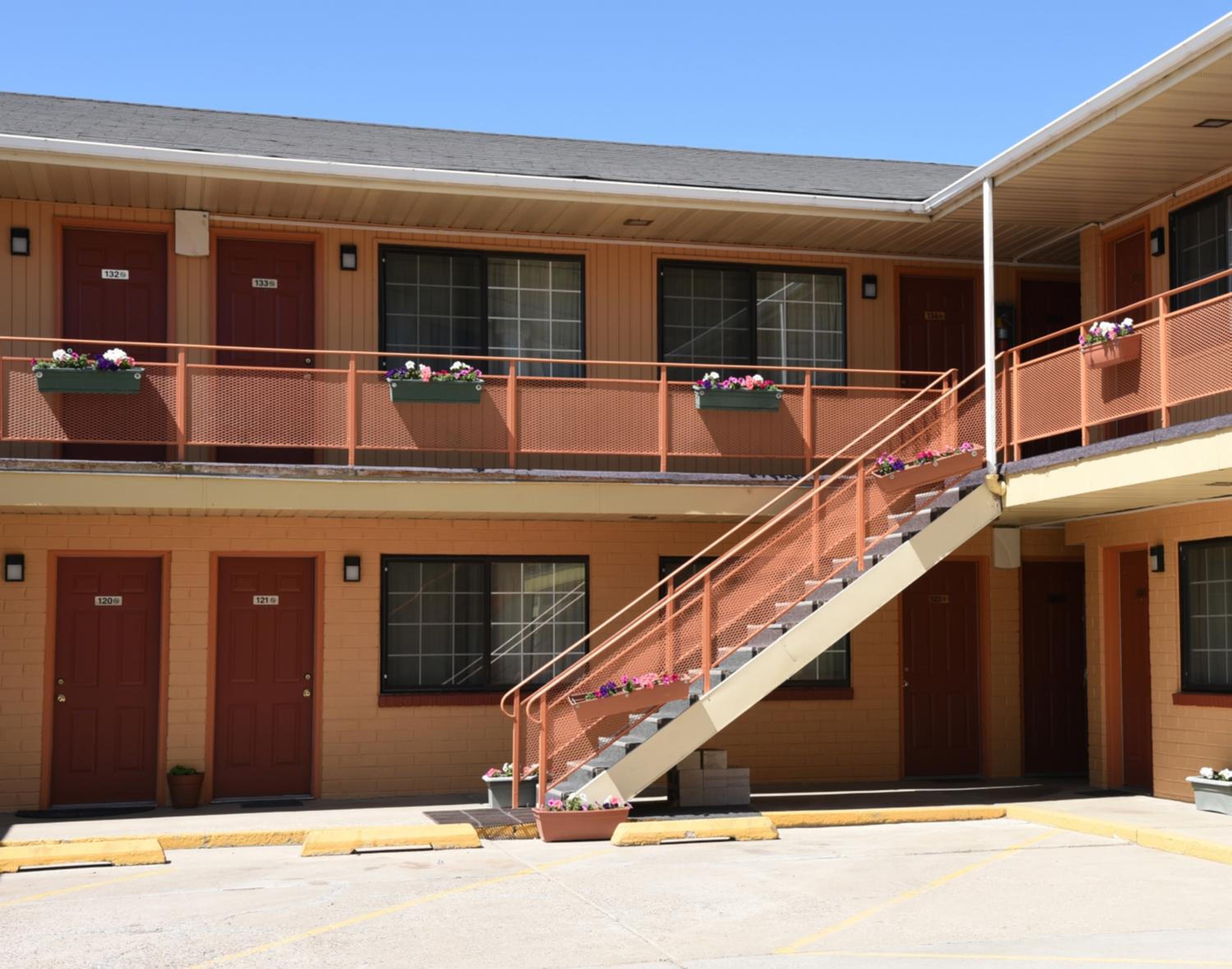 Elko Vacations - Esquire Inn - Property Image 3