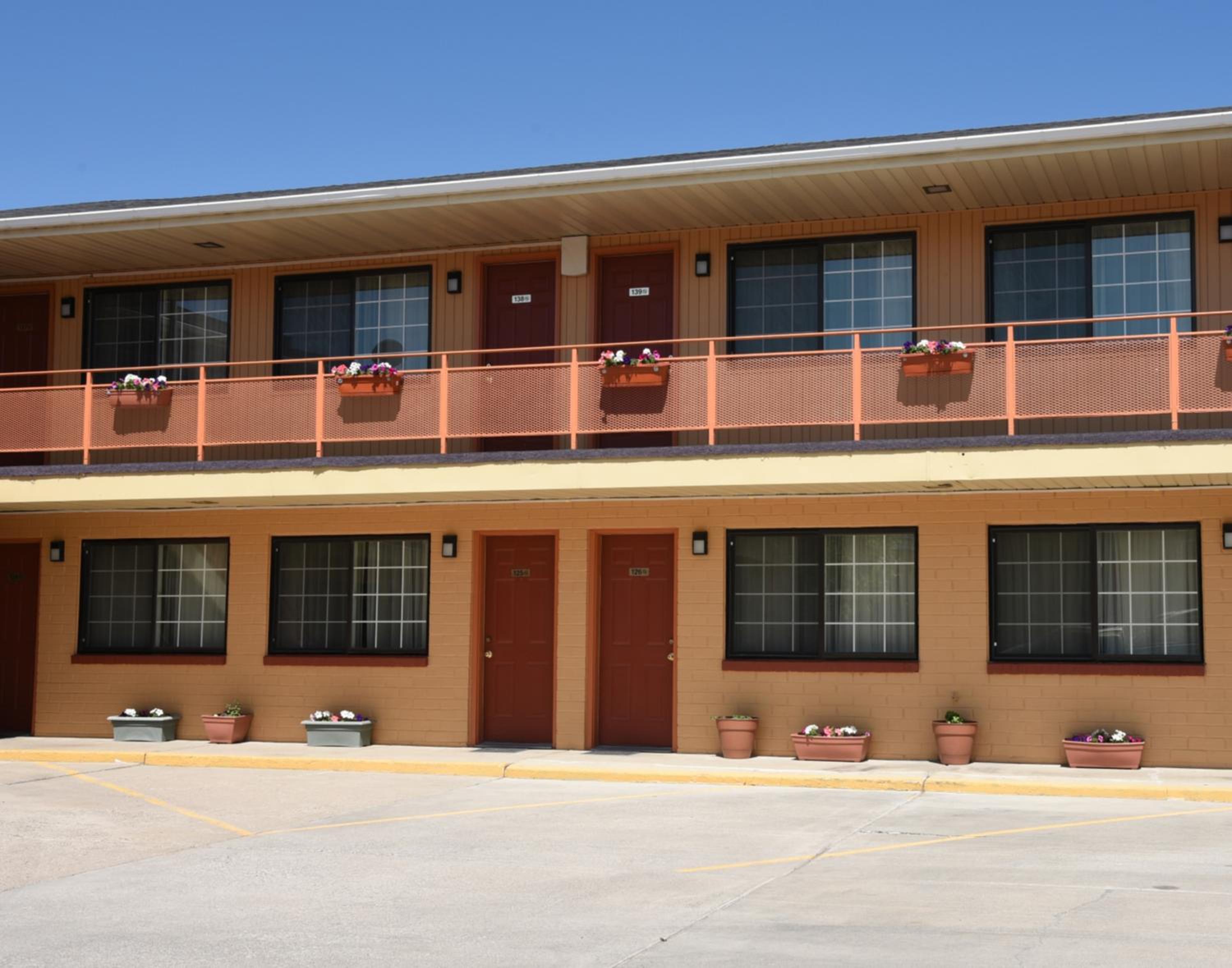 Elko Vacations - Esquire Inn - Property Image 2