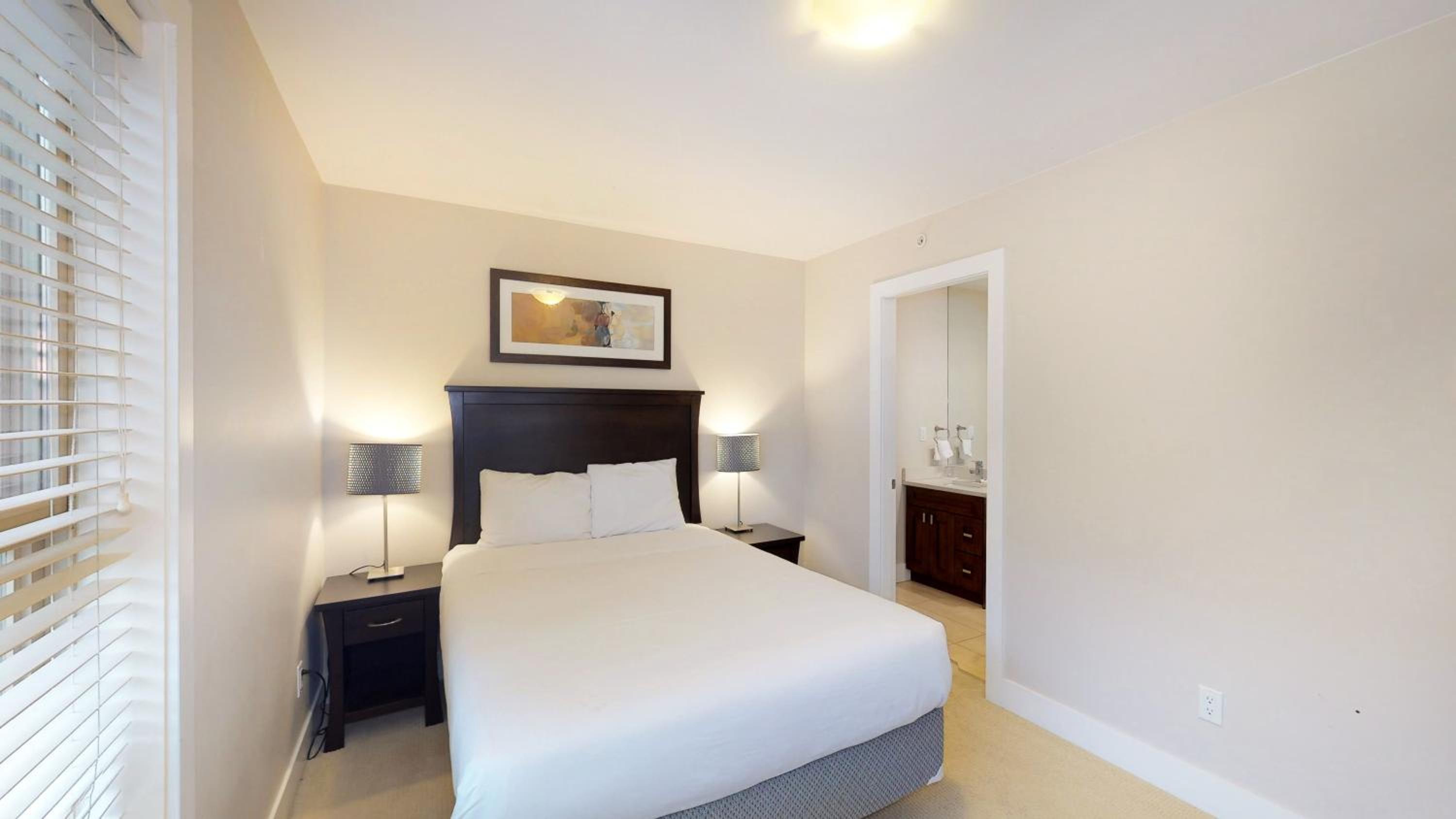 Harrison Lake View Suites