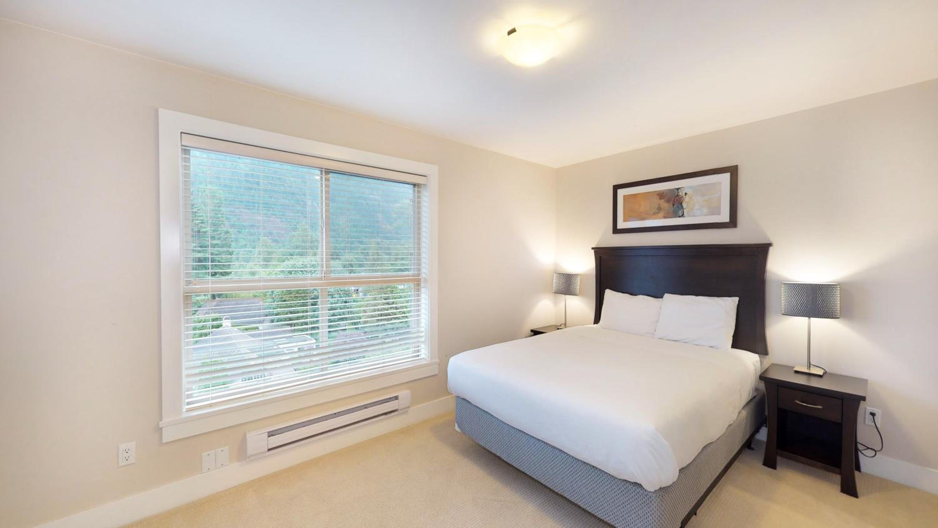Harrison Lake View Suites