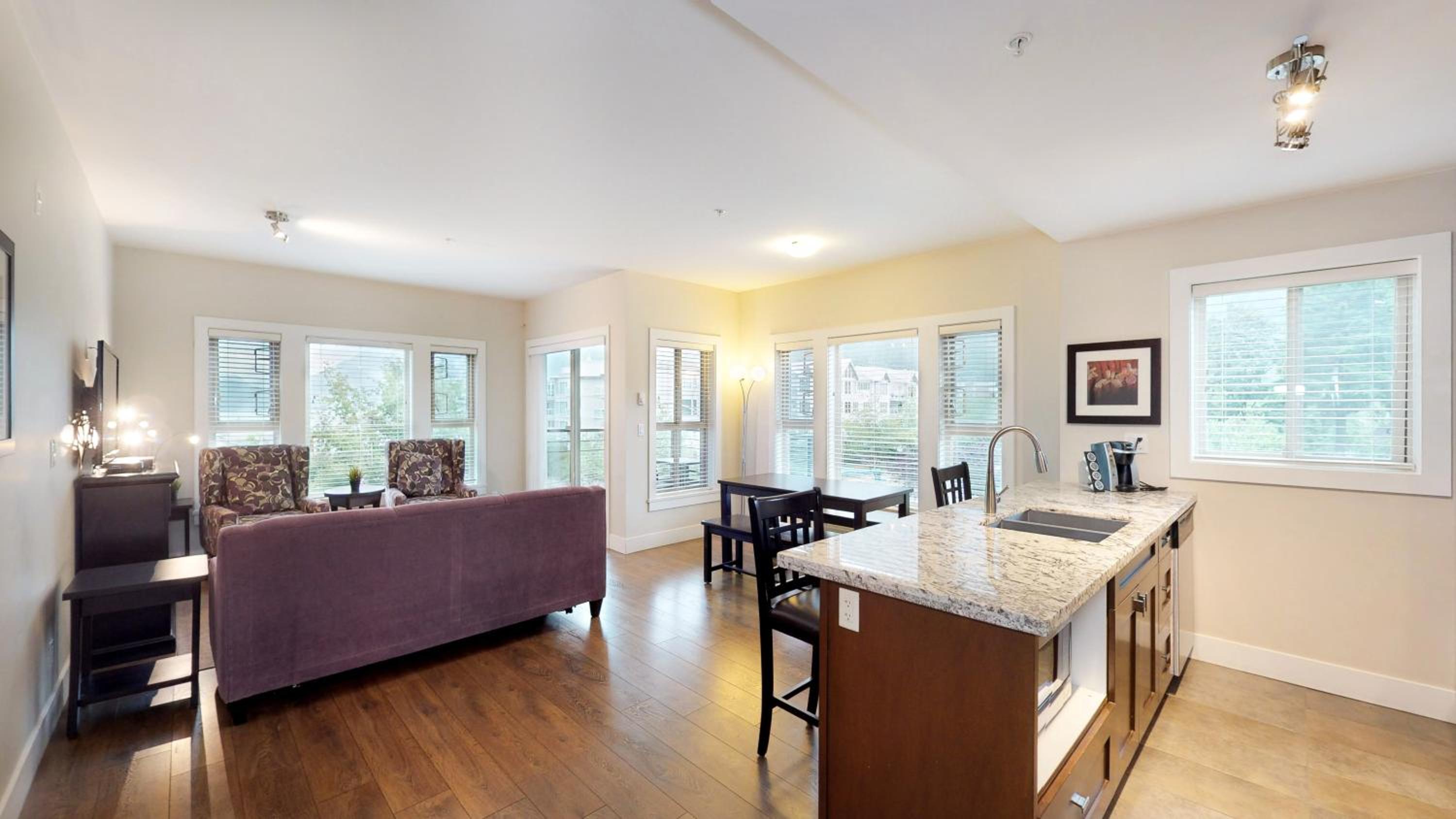 Harrison Lake View Suites