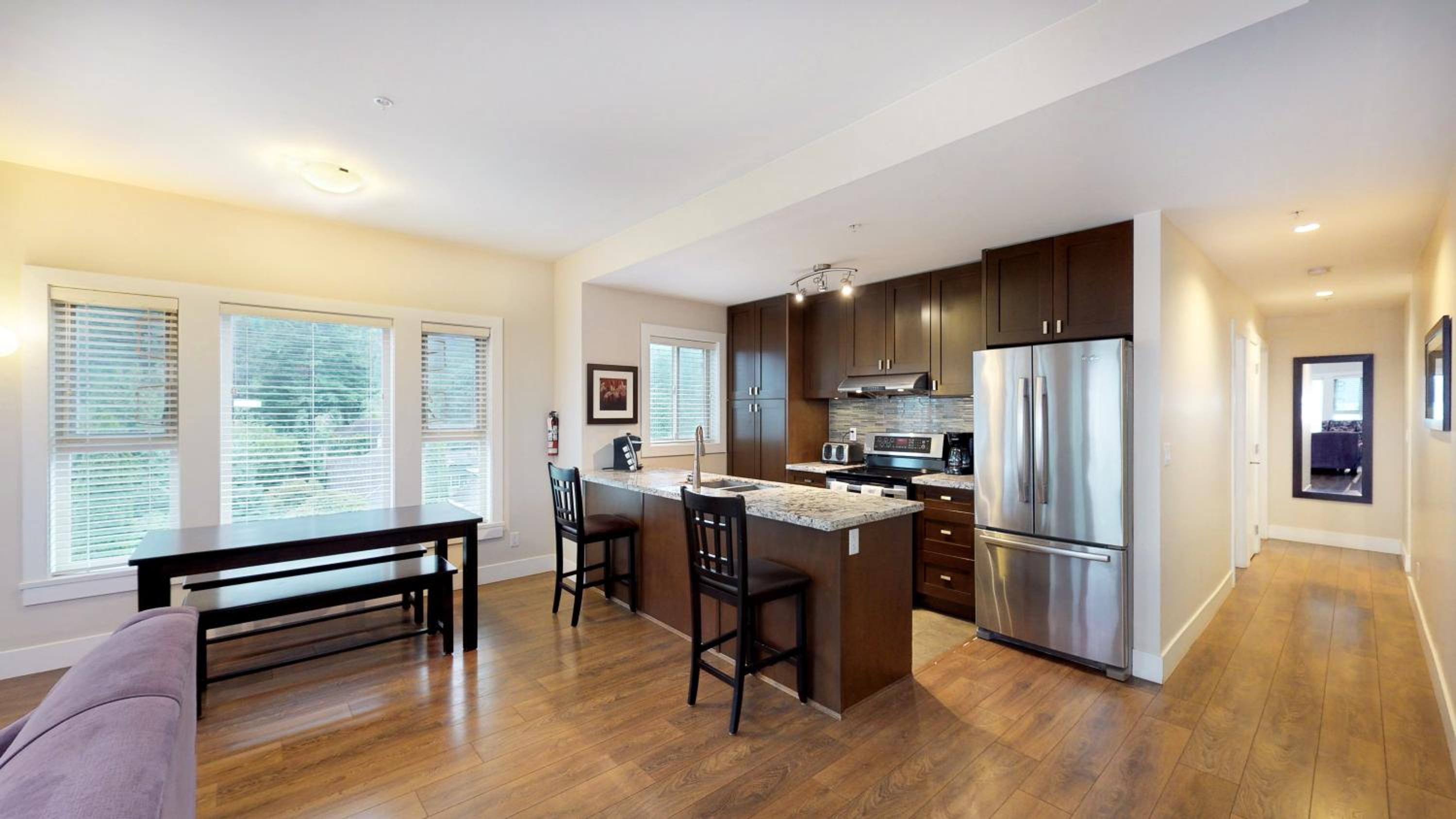 Harrison Lake View Suites