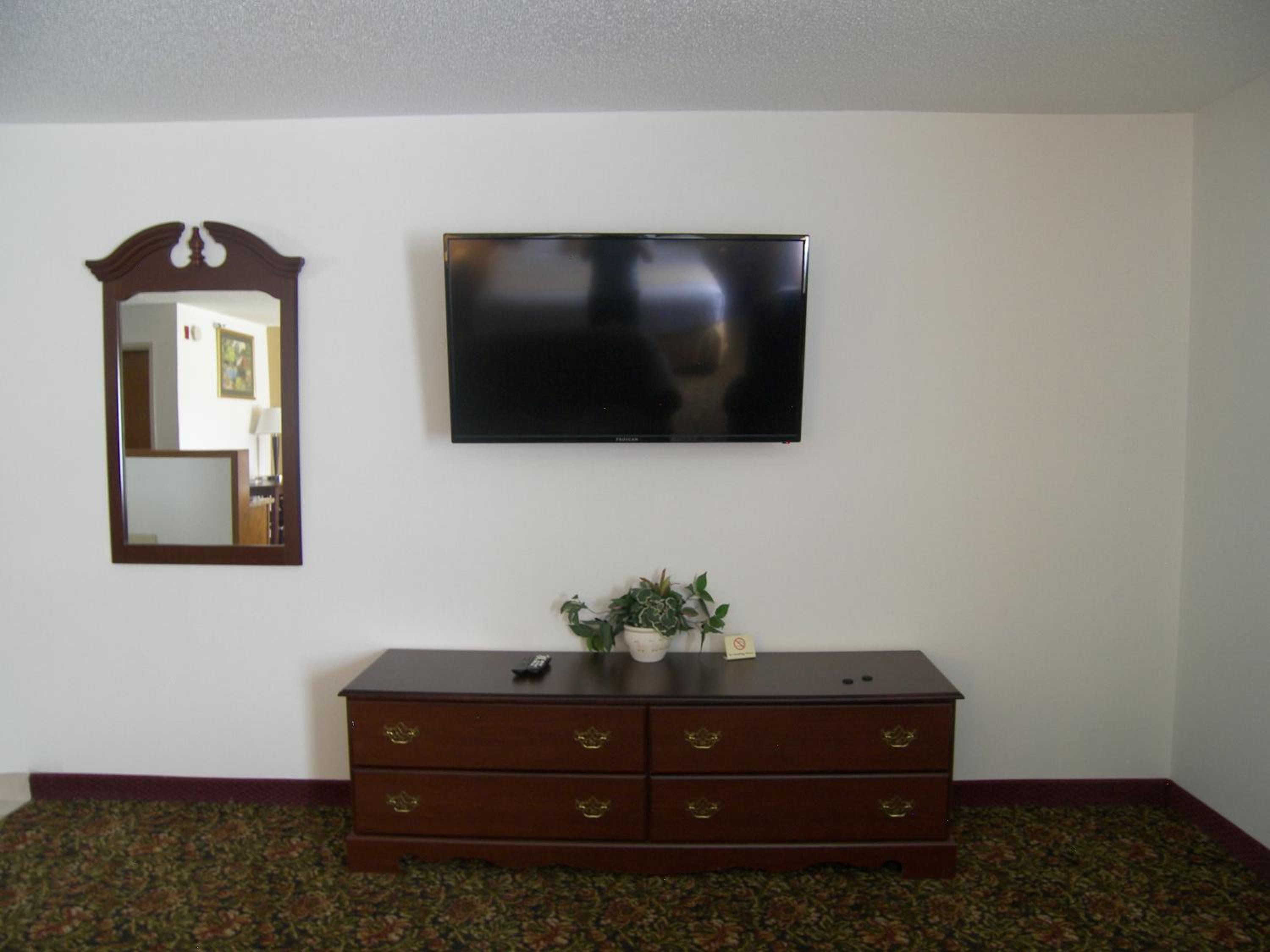 Berea Vacations - Baymont by Wyndham Mount Vernon Renfro Valley - Property Image 3