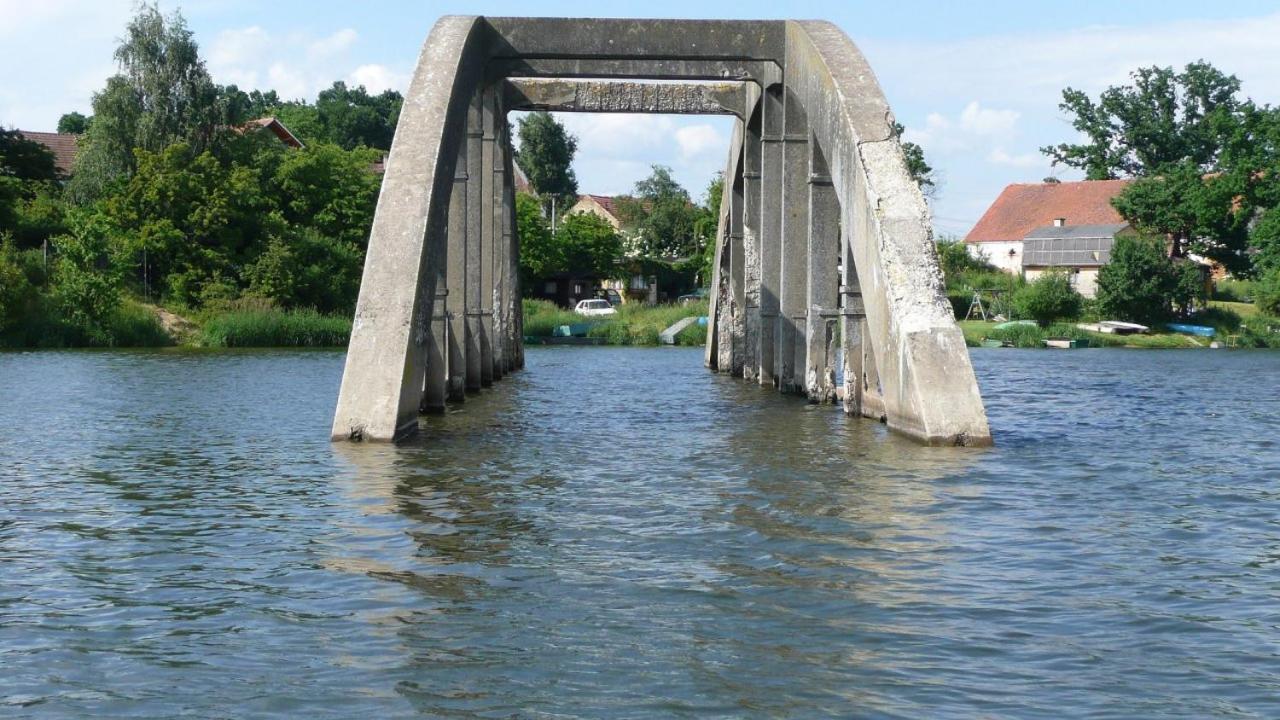 Jesenická přehrada, u vody