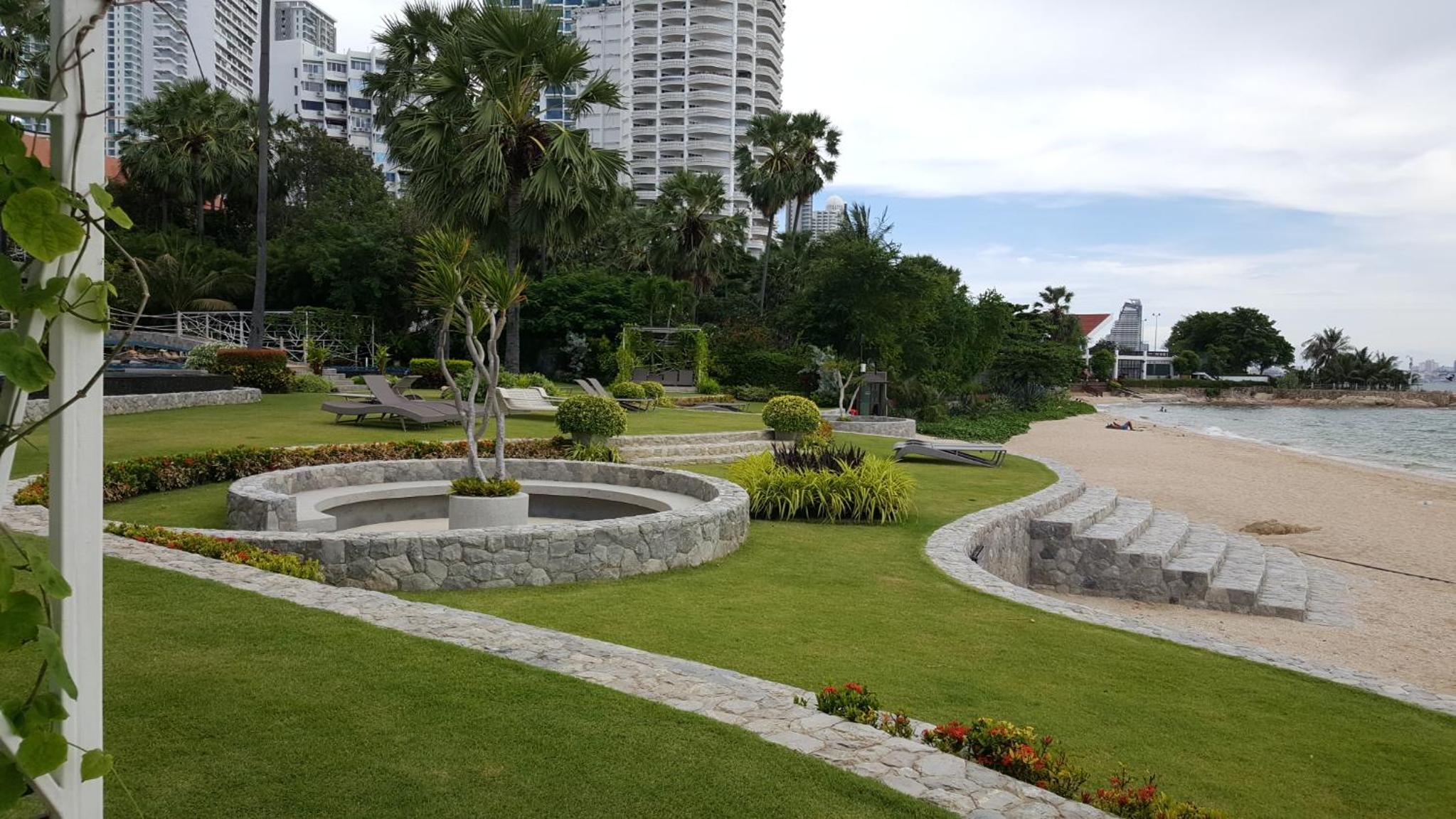 The Riviera Wongamat Hong Apartment