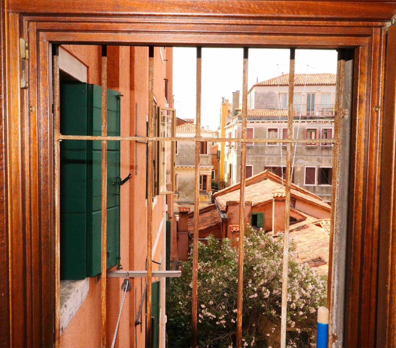 Al Mezzanino, Palazzo Torniello
