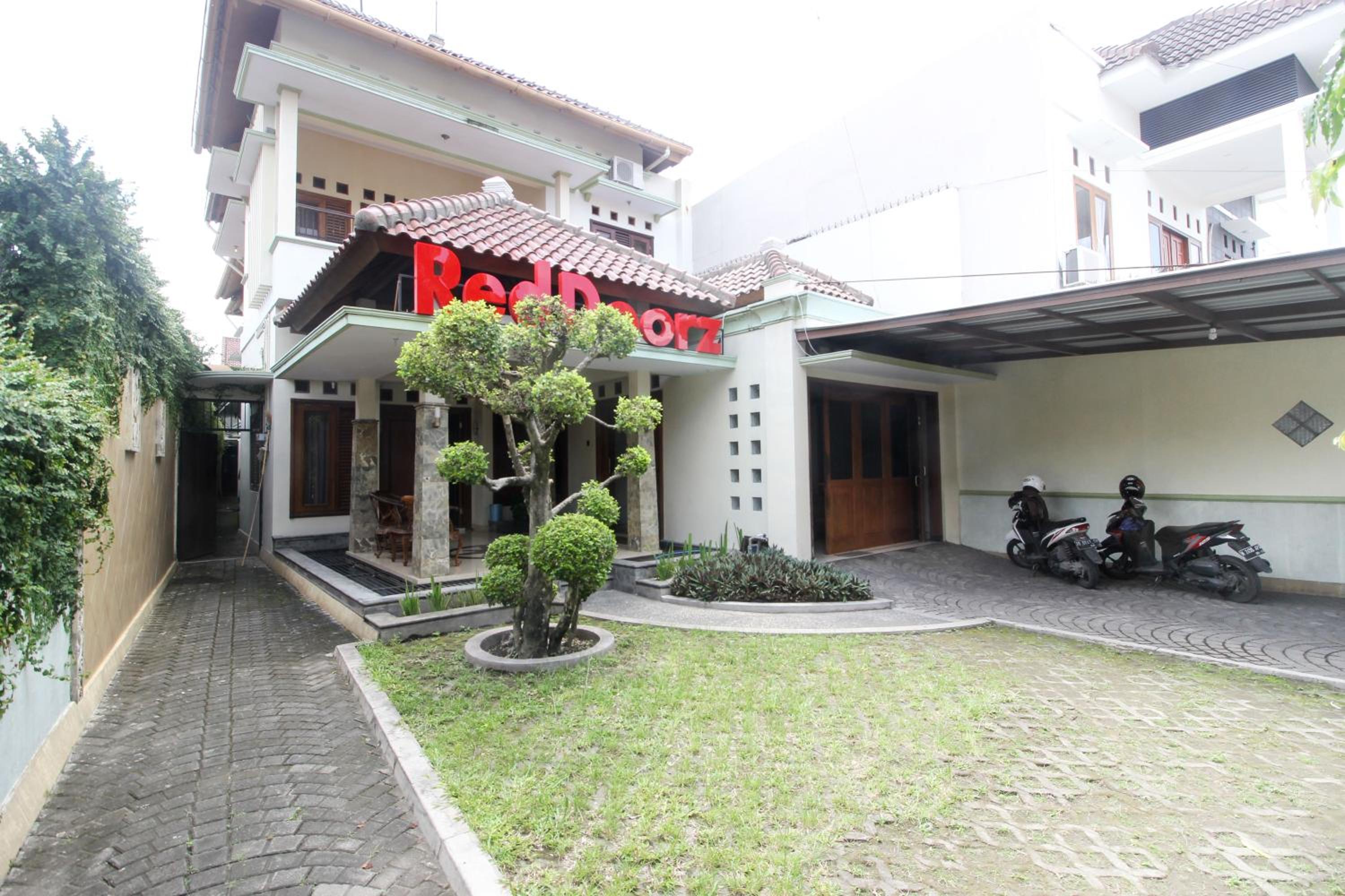 RedDoorz plus @ Tegal Panggung view 3