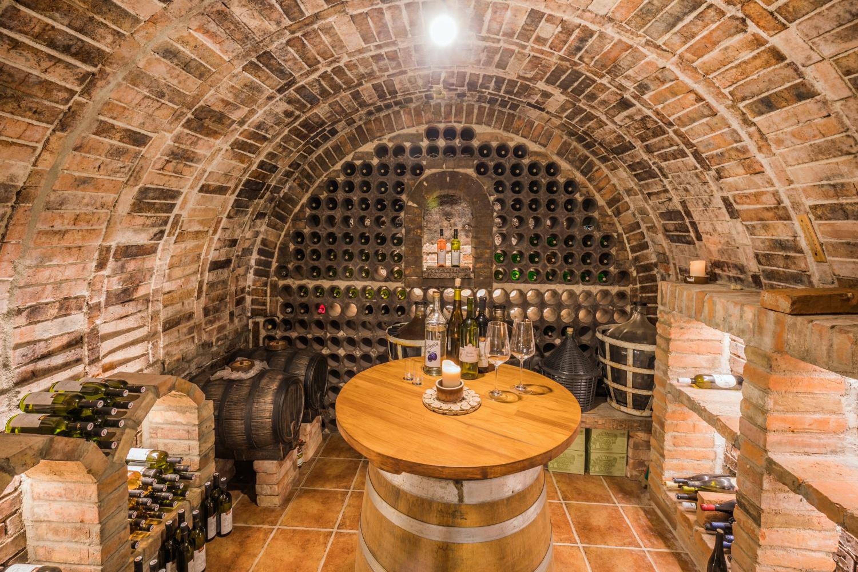 Vinoza - ubytování a vinný sklep v Moravském Toskánsku