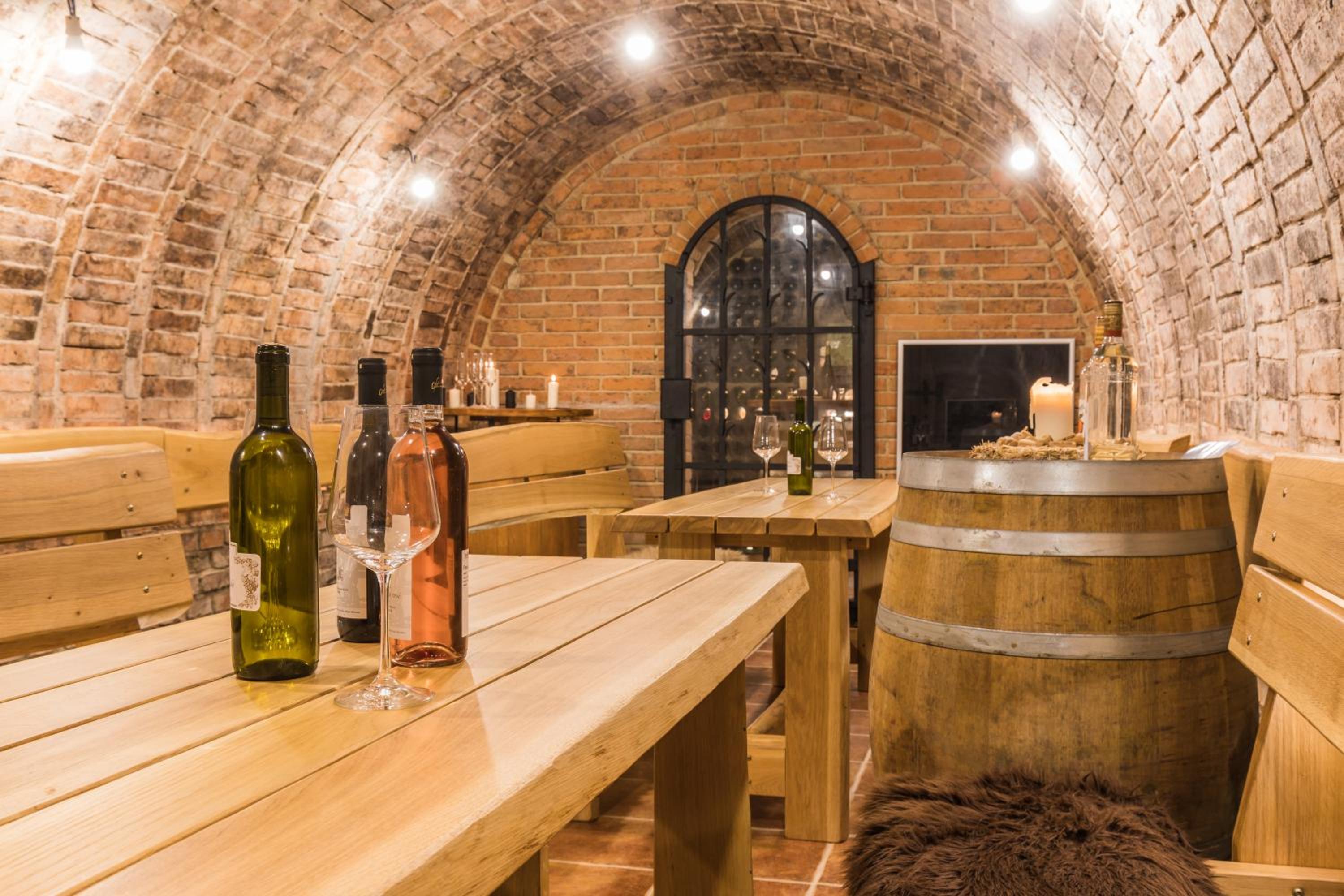 Vinoza - ubytování a vinný sklep v Moravském Toskánsku