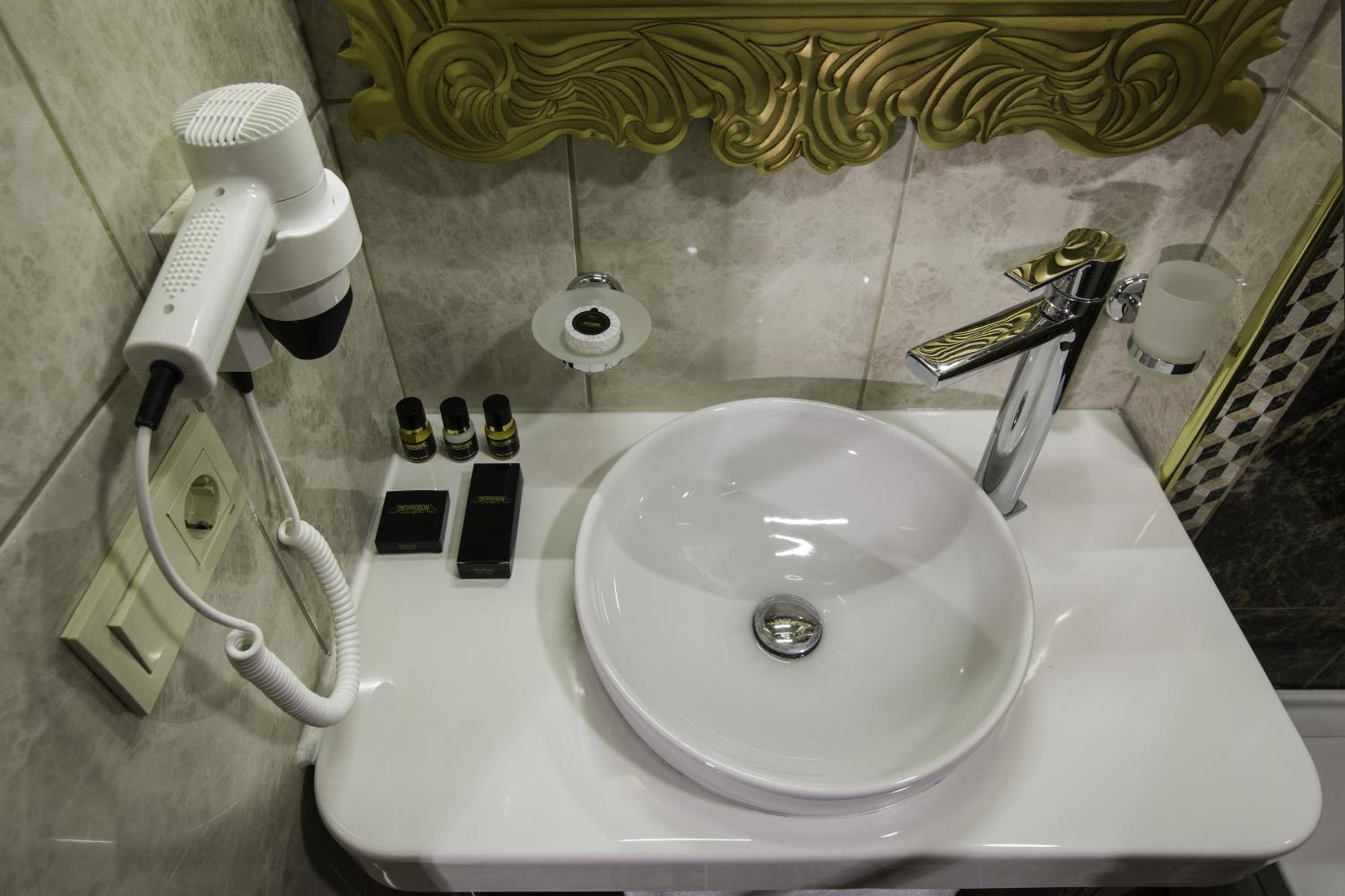 Empire Suite Hotel - Image 26