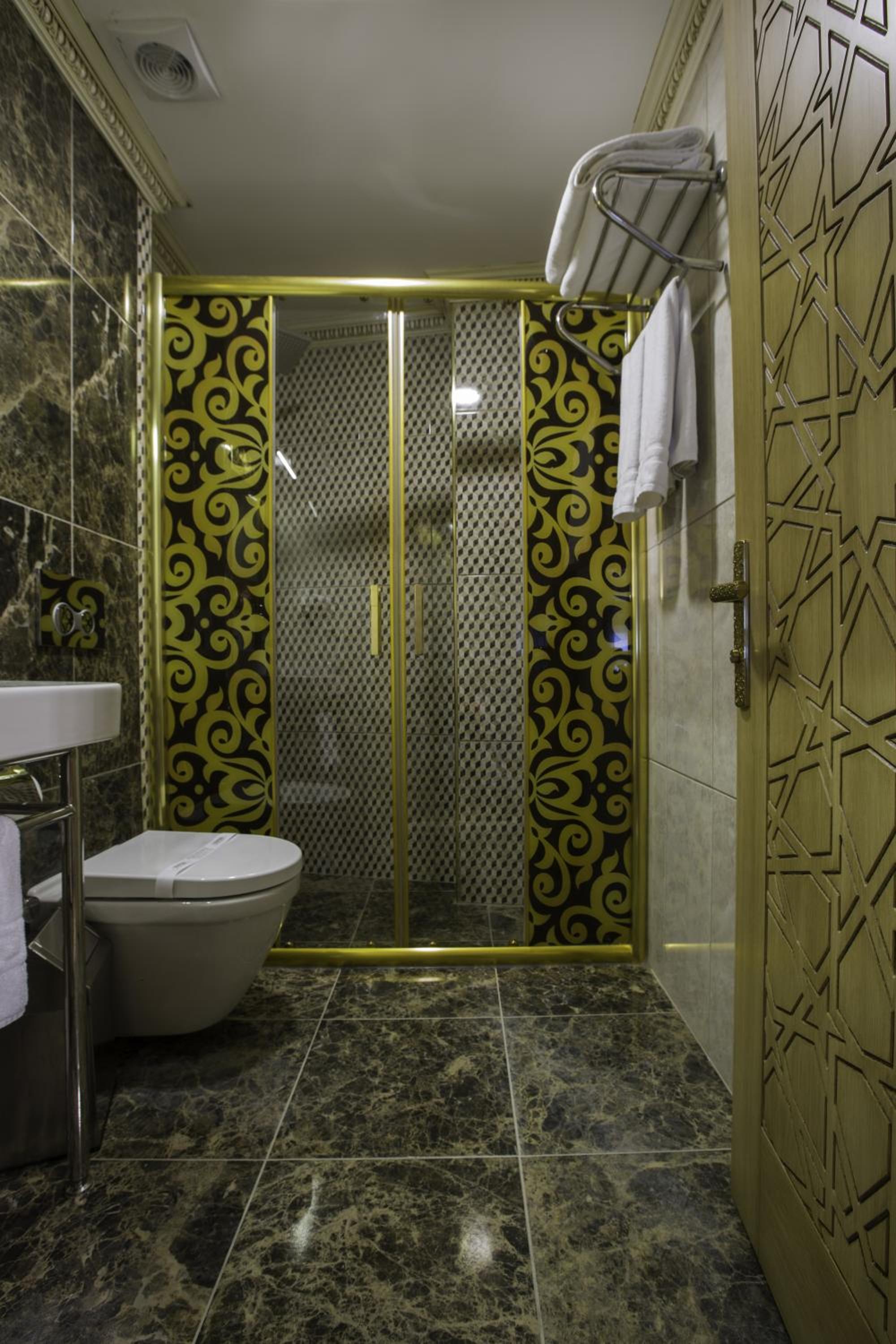 Empire Suite Hotel - Image 31