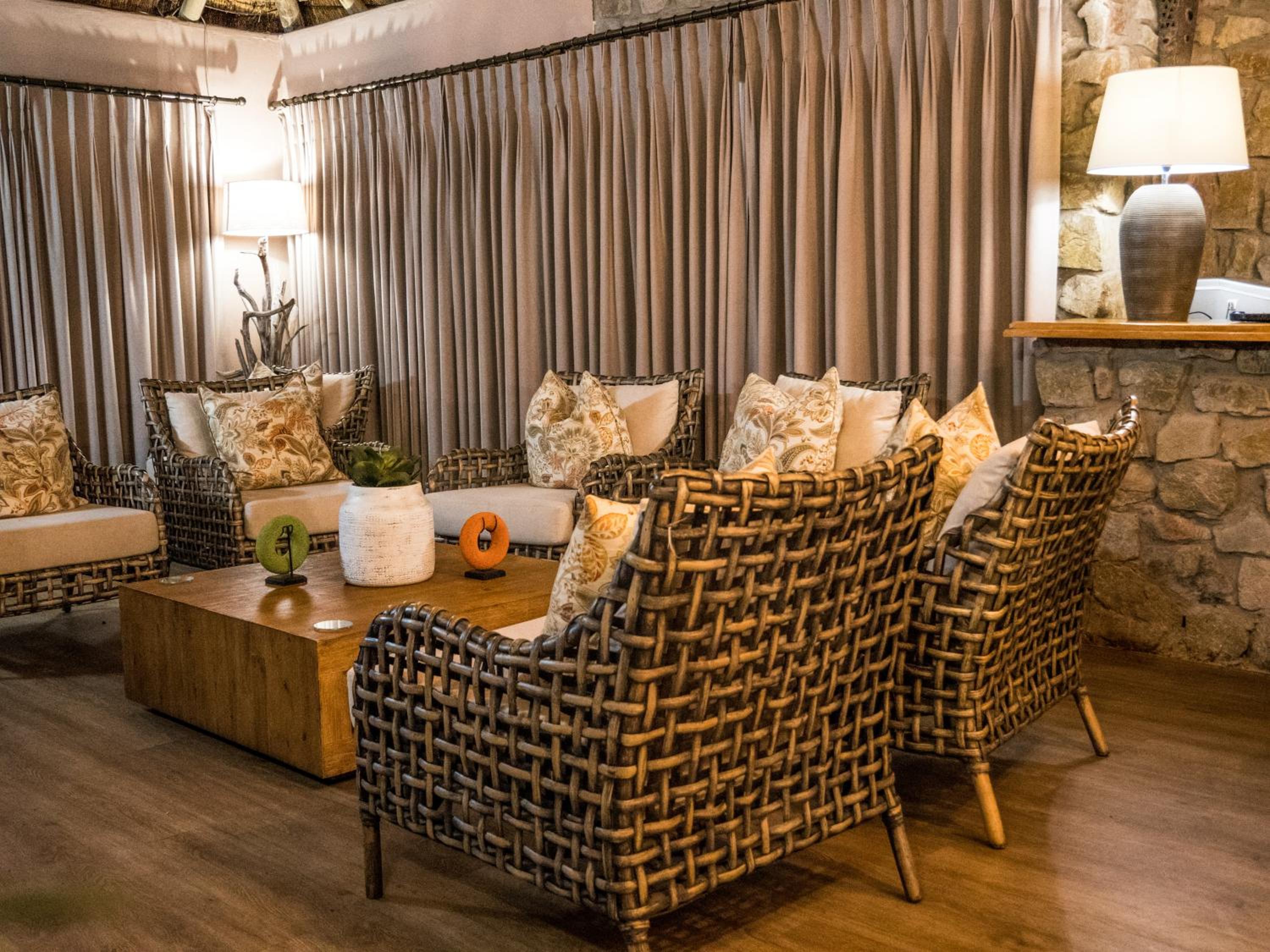 Woodbury Lodge – Amakhala Game Reserve