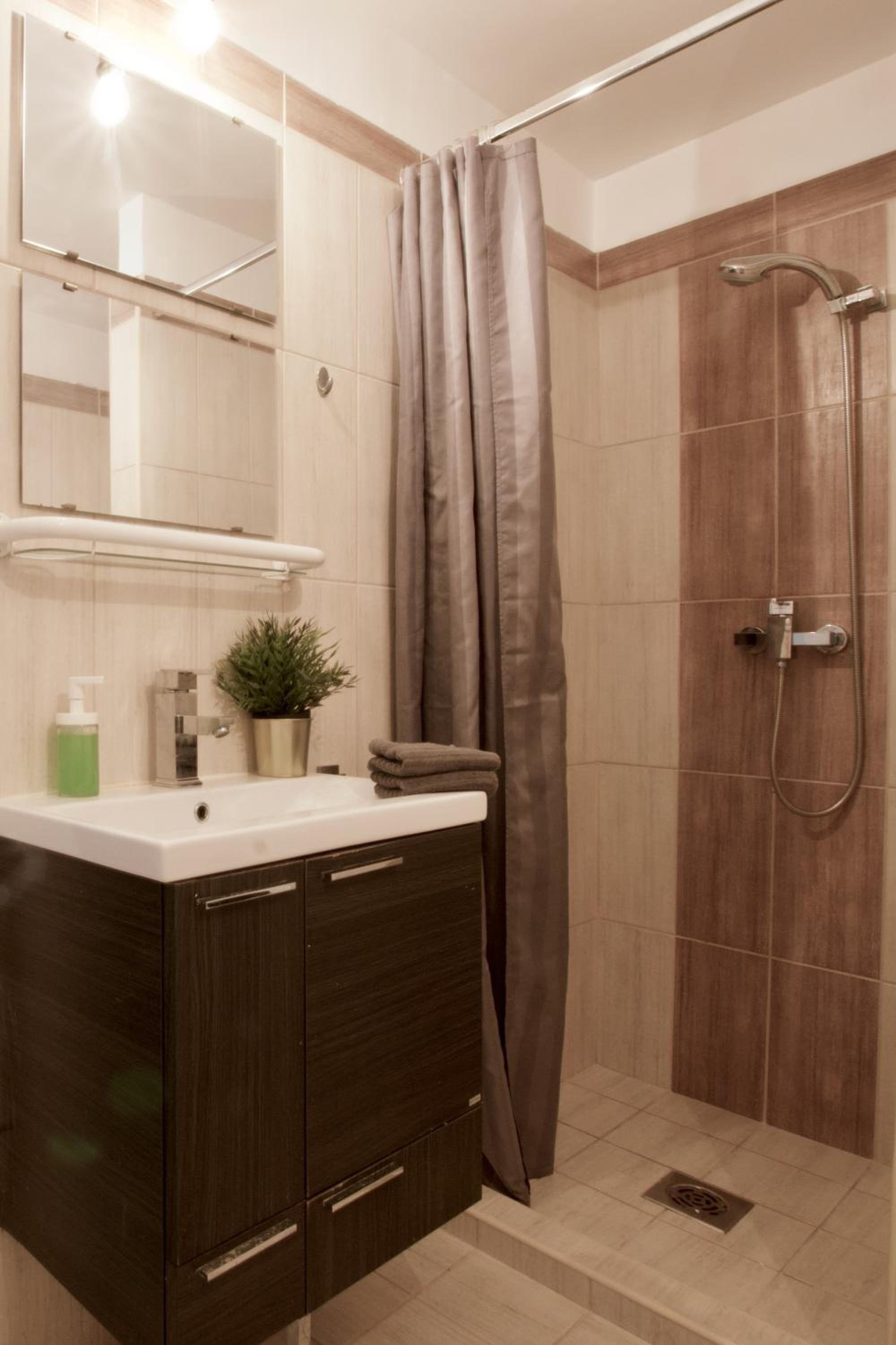 Standard Apartment by Hi5 - Steindl street view 2
