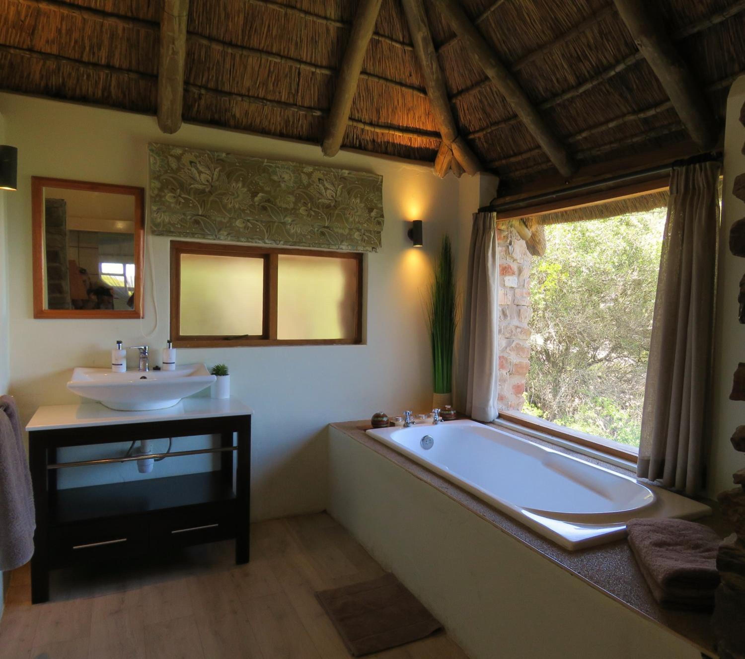 Woodbury Lodge – Amakhala Game Reserve