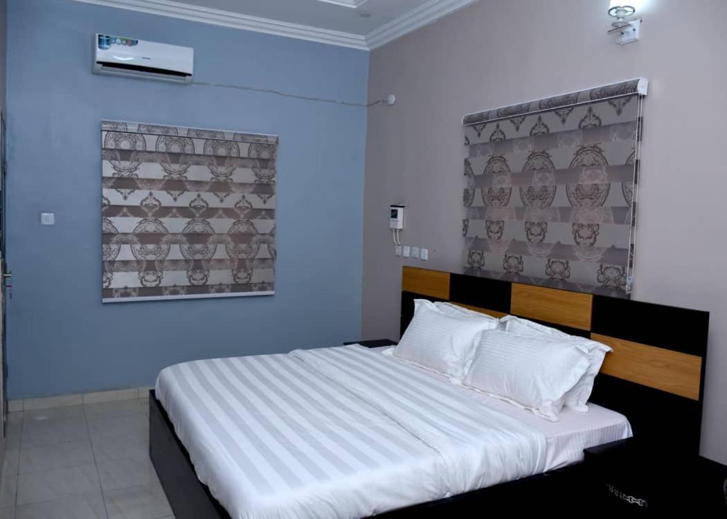 Onimz Apartments