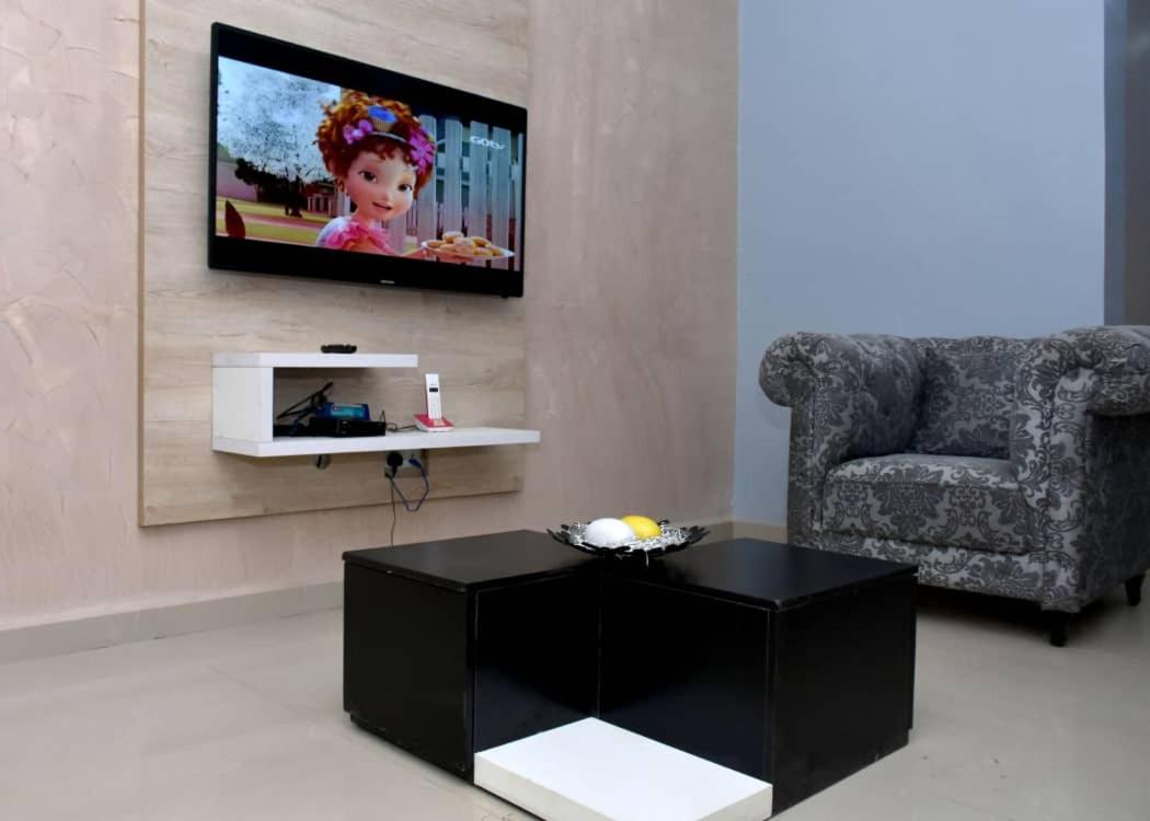 Onimz Apartments