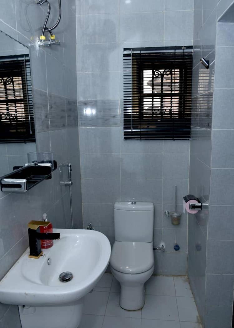Onimz Apartments